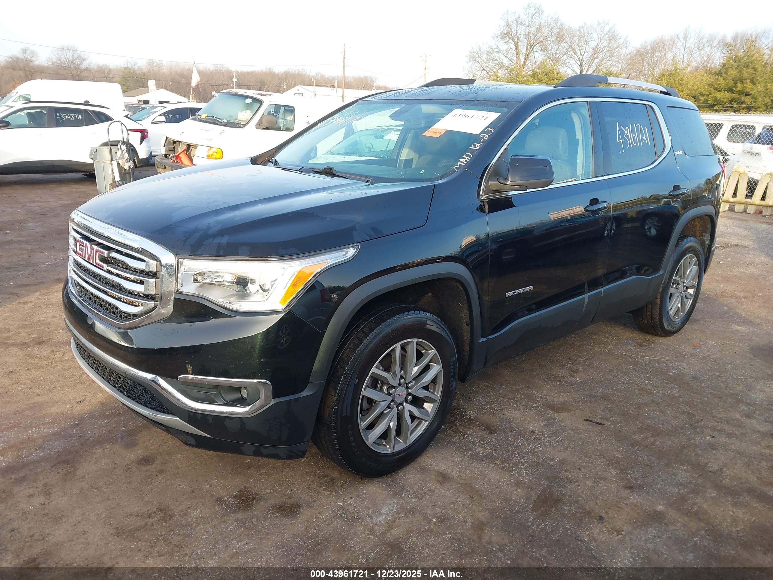 GMC ACADIA image 2