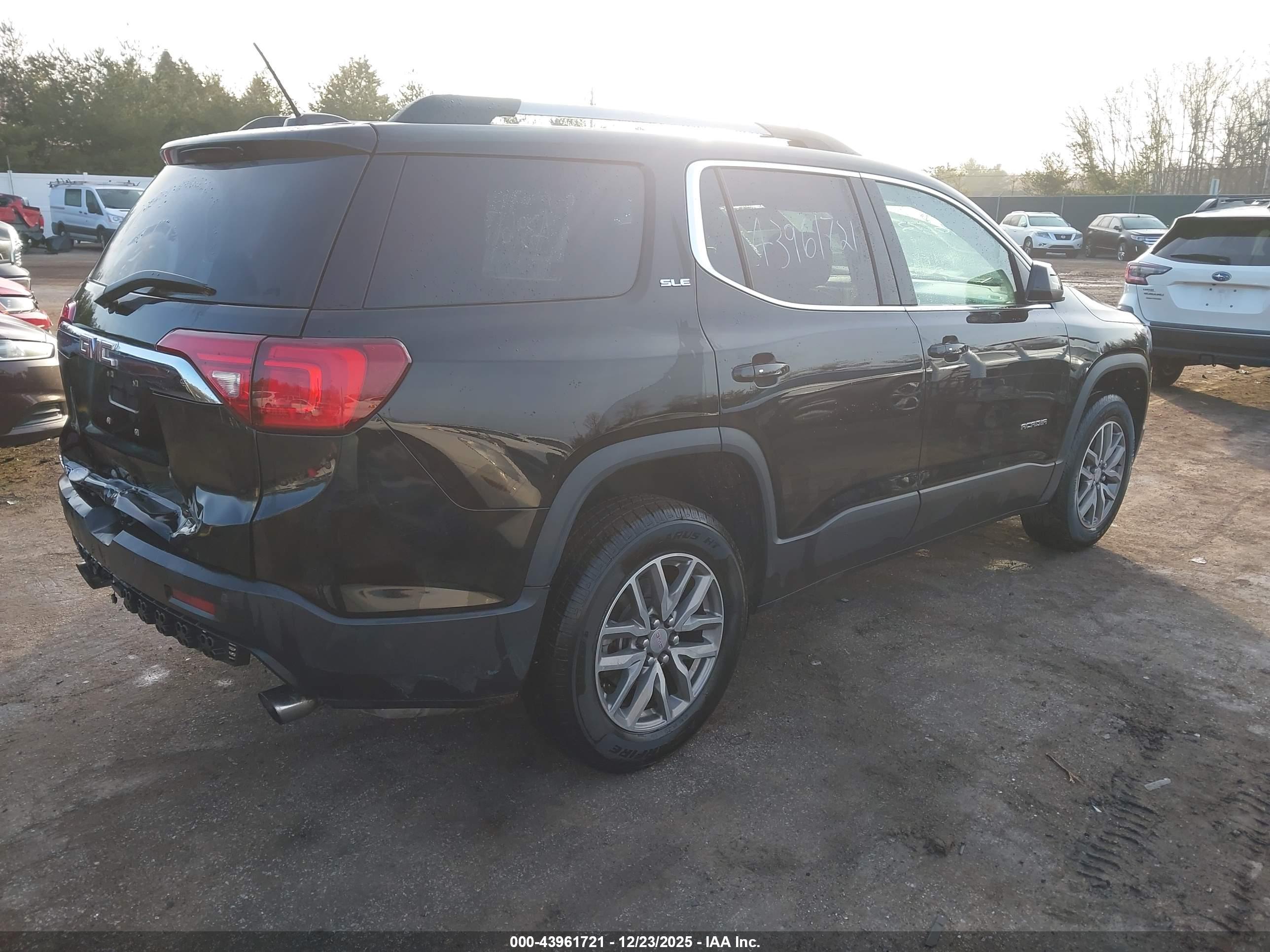 GMC ACADIA image 4