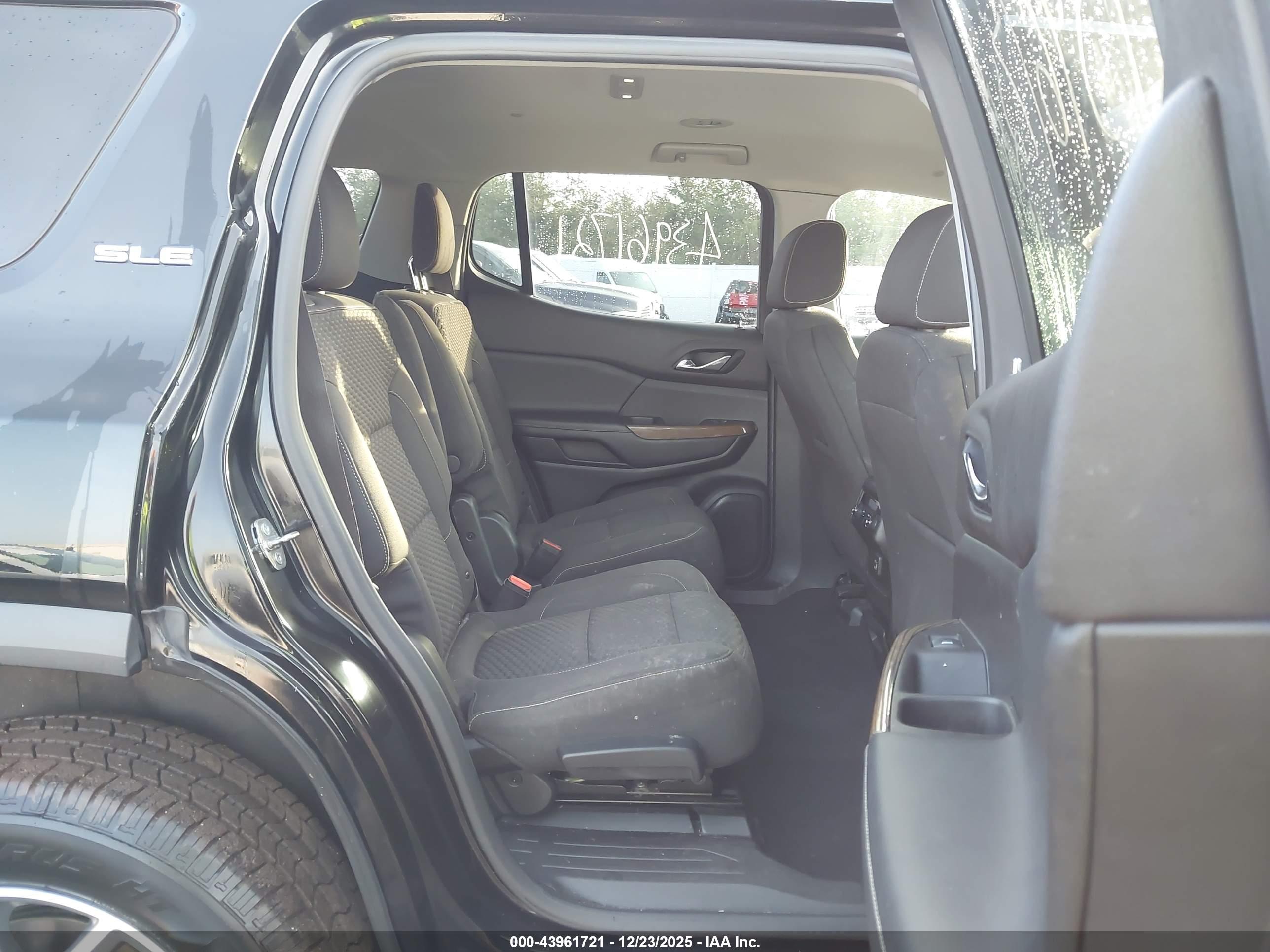 GMC ACADIA image 8