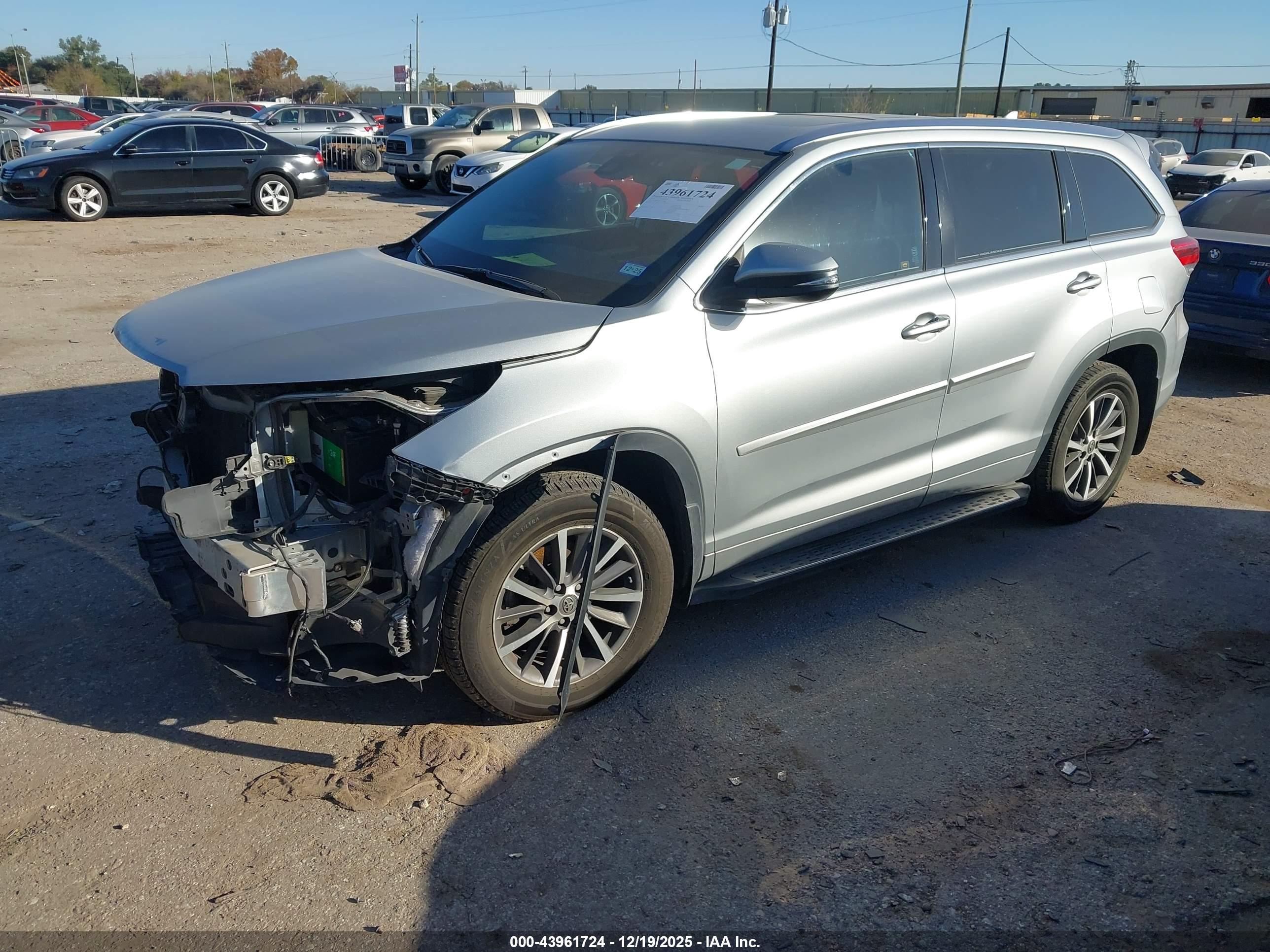 TOYOTA HIGHLANDER image 2