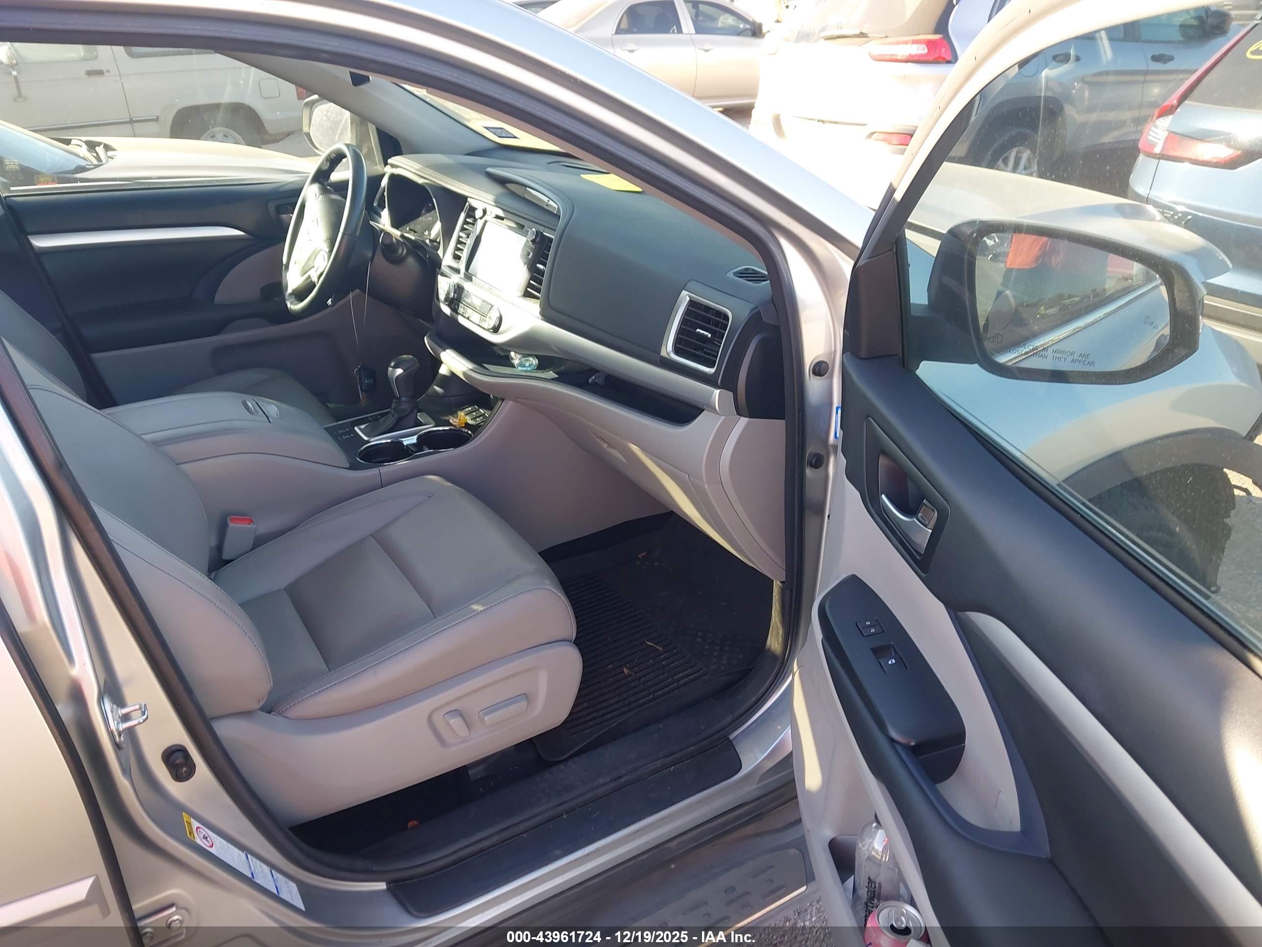 TOYOTA HIGHLANDER image 5