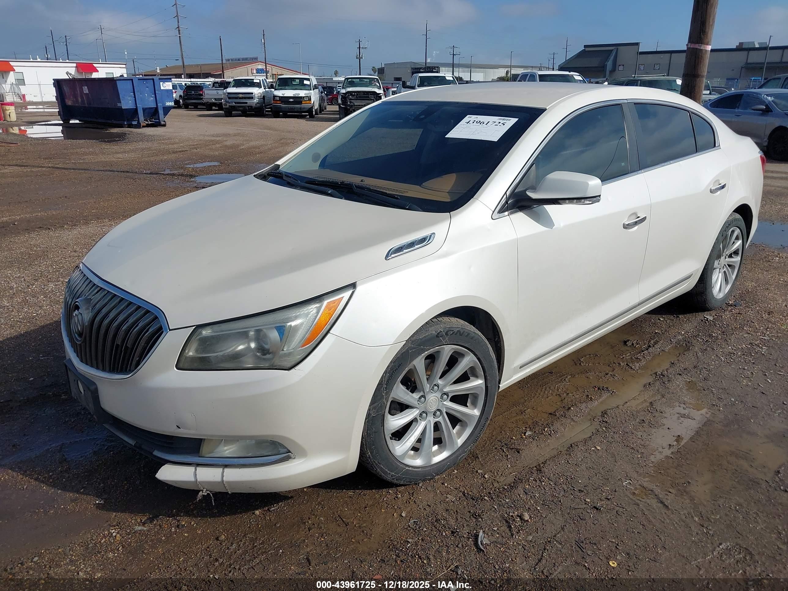 BUICK LACROSSE image 2