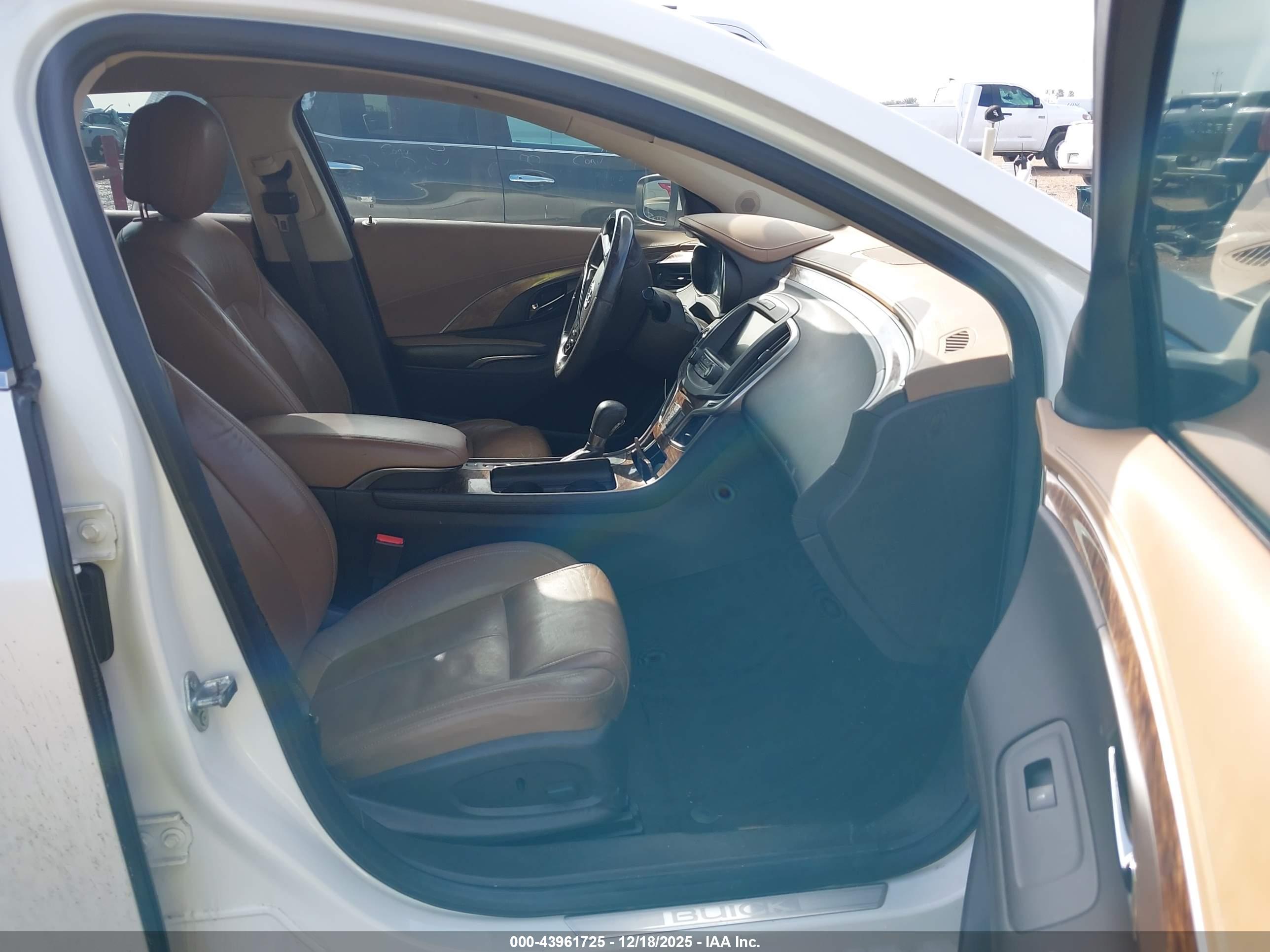 BUICK LACROSSE image 5