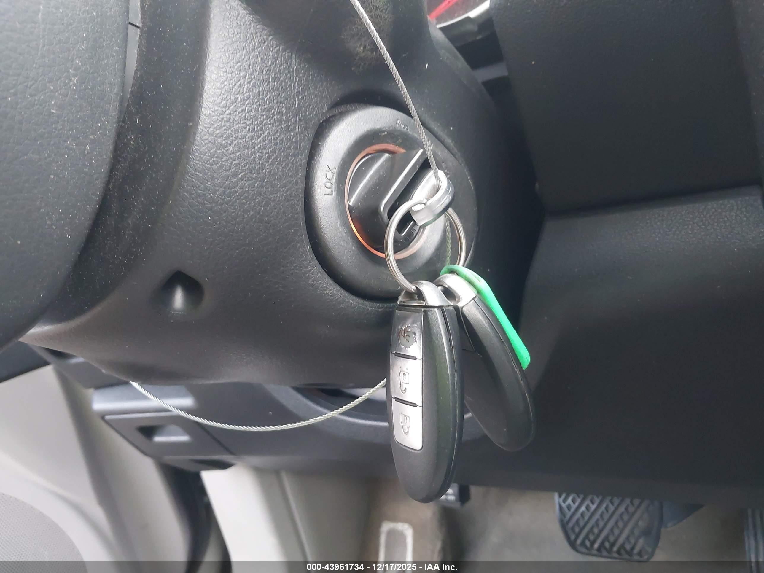 NISSAN ROGUE image 11