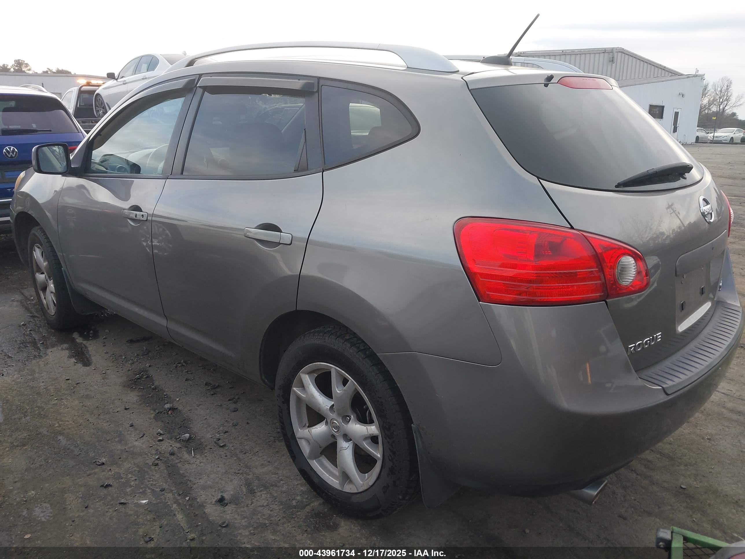 NISSAN ROGUE image 3