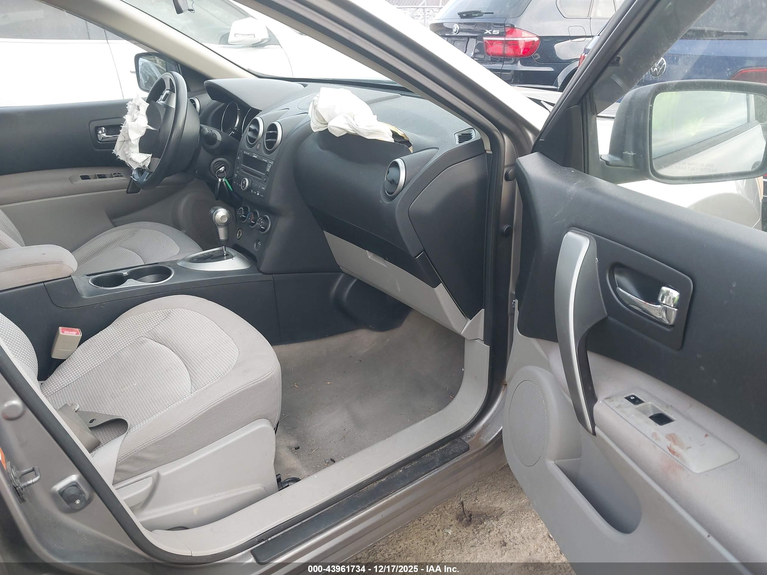 NISSAN ROGUE image 5
