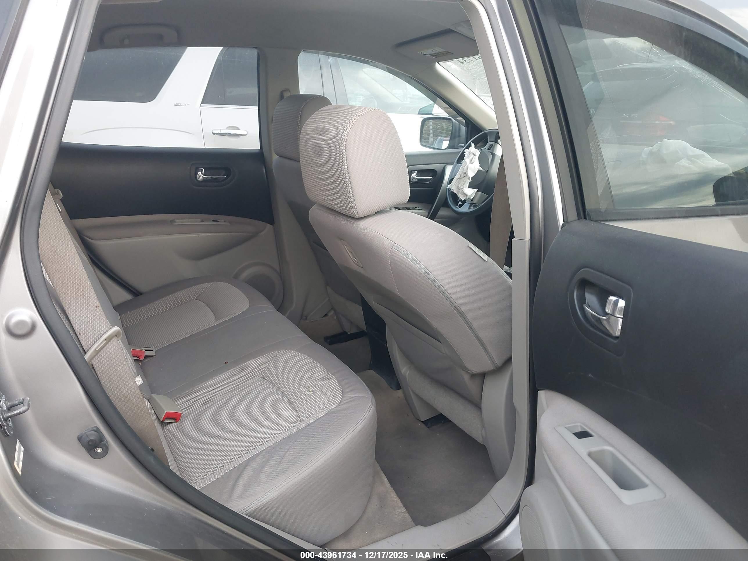 NISSAN ROGUE image 8