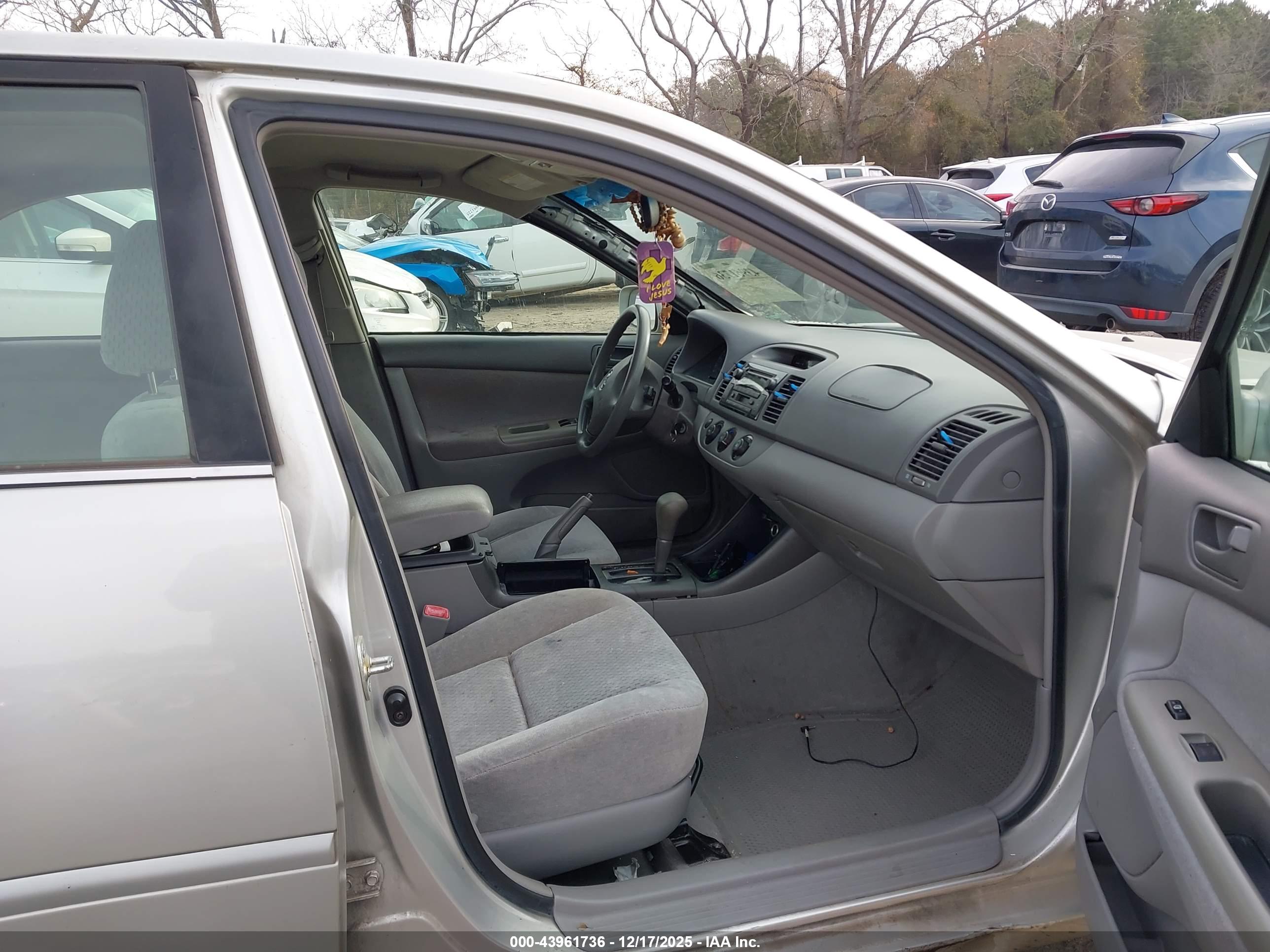 TOYOTA CAMRY image 5