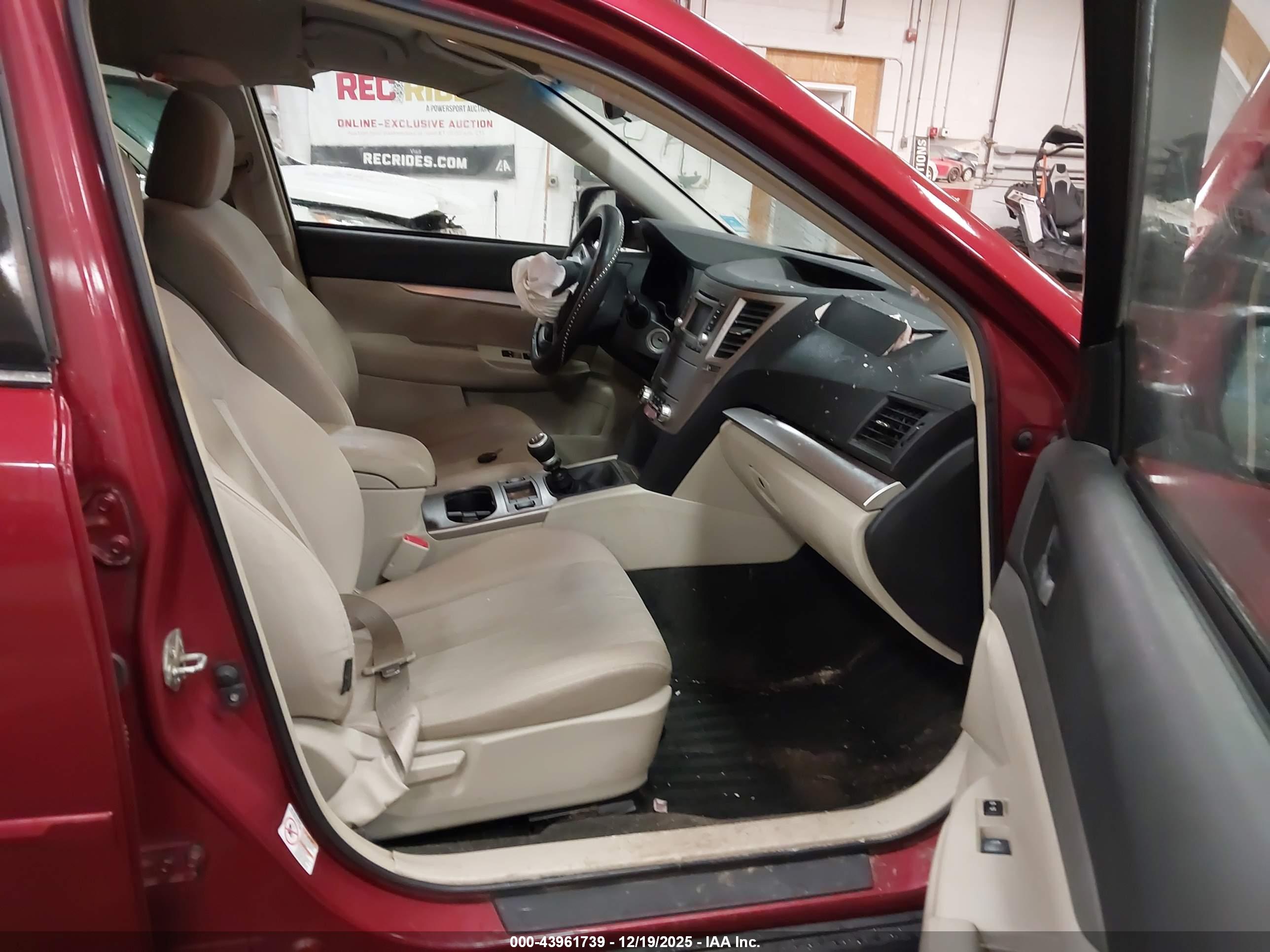 SUBARU OUTBACK image 5