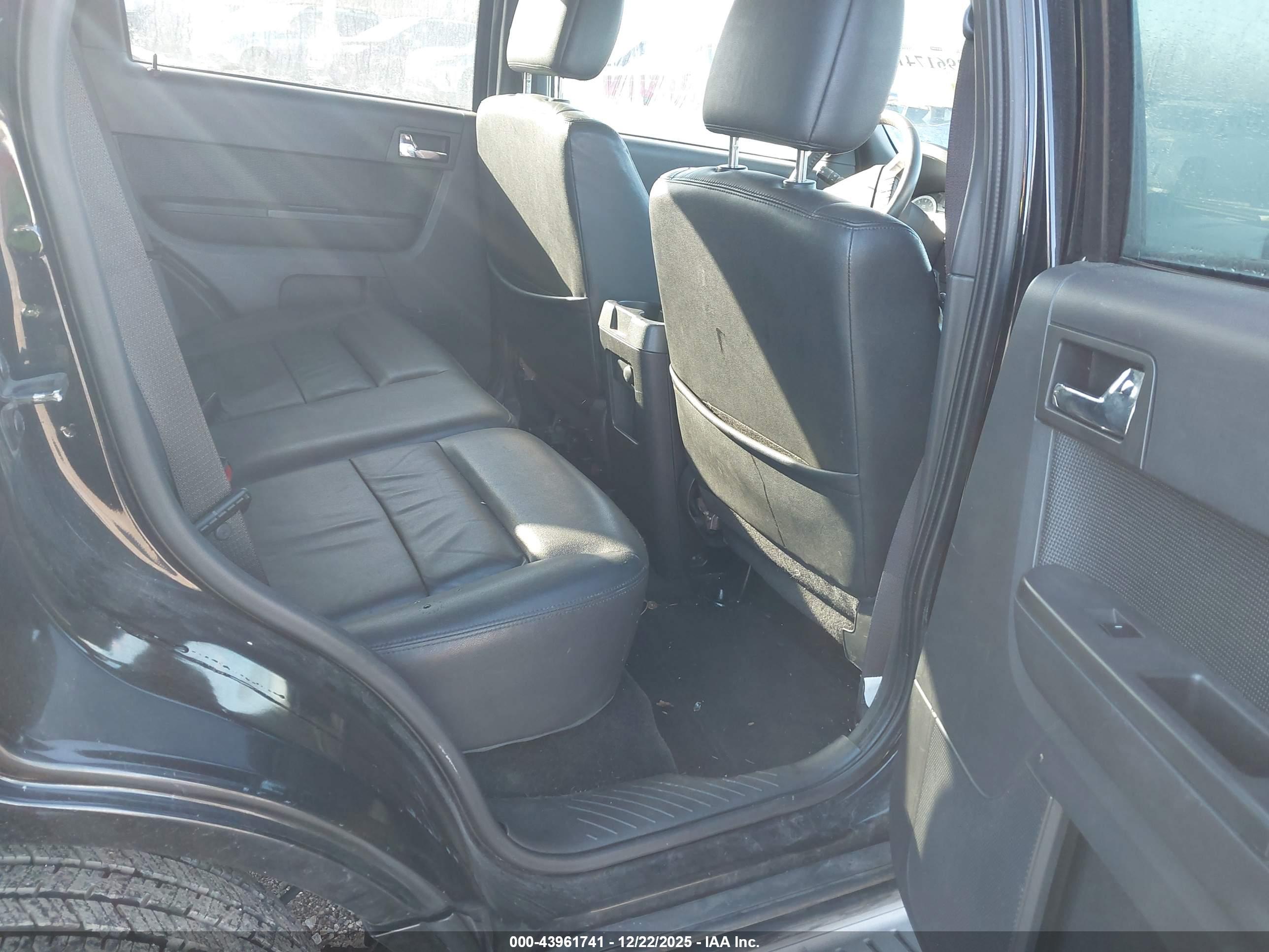 FORD ESCAPE image 8