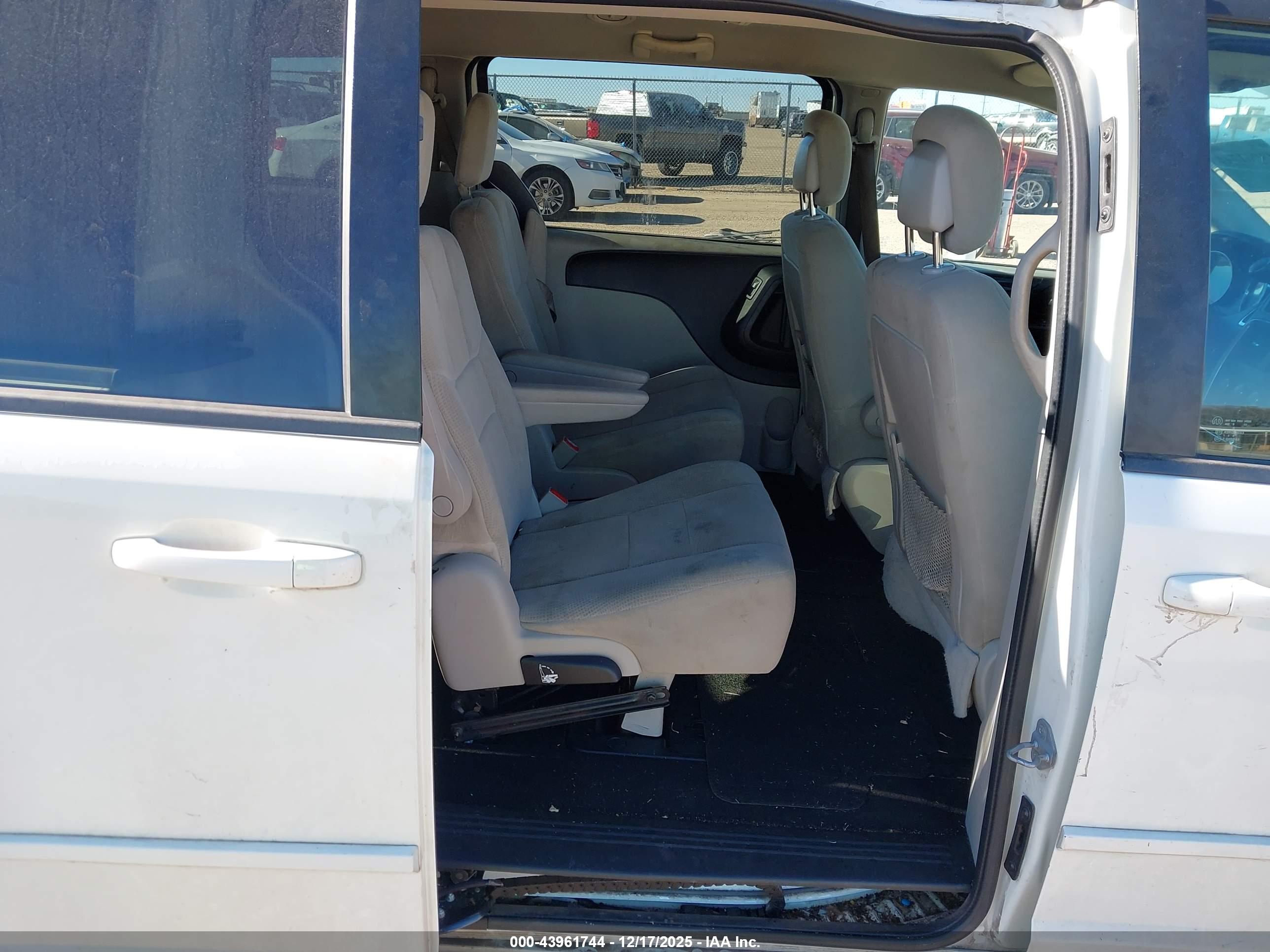 DODGE GRAND image 8