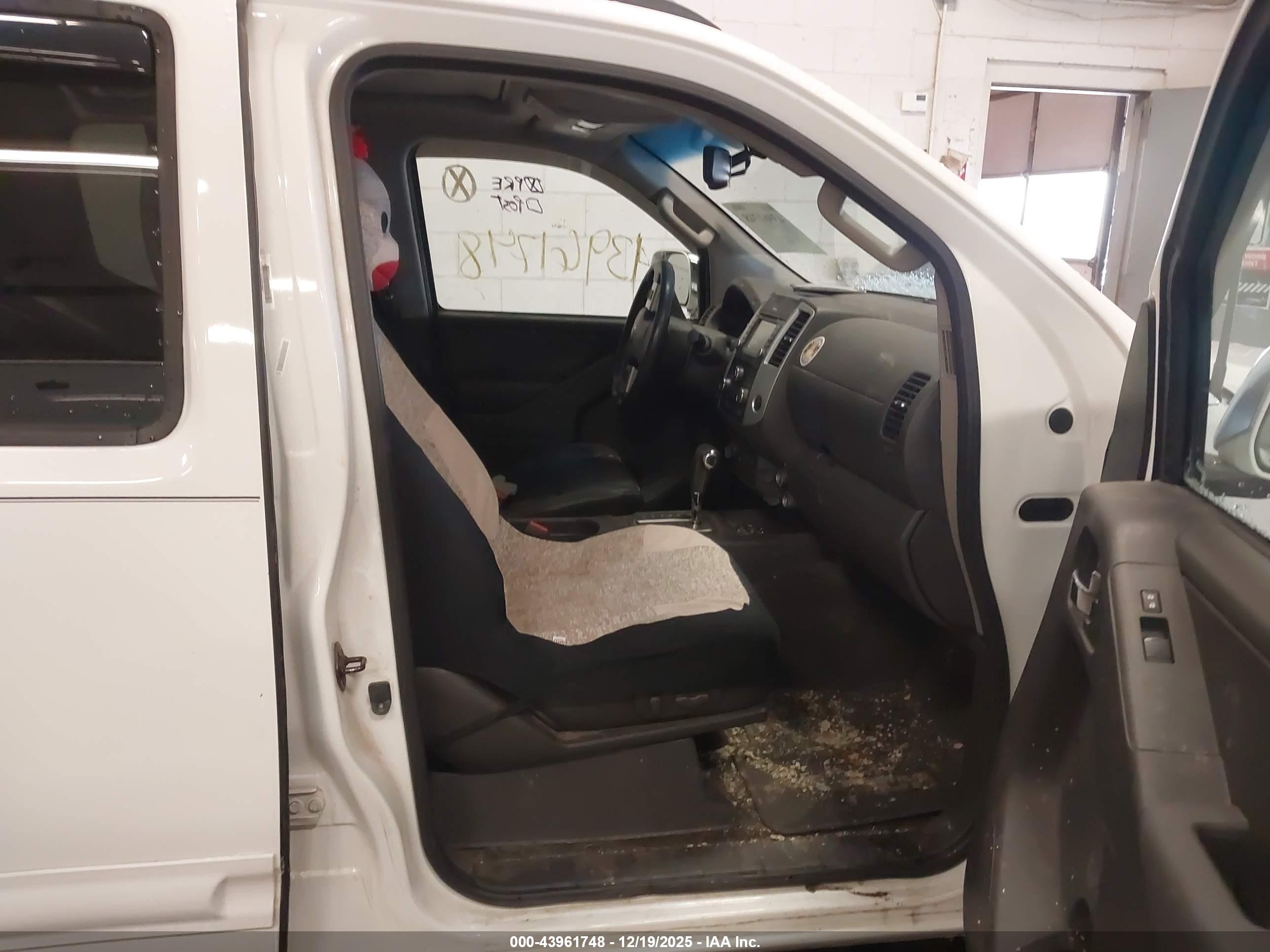 NISSAN FRONTIER image 5