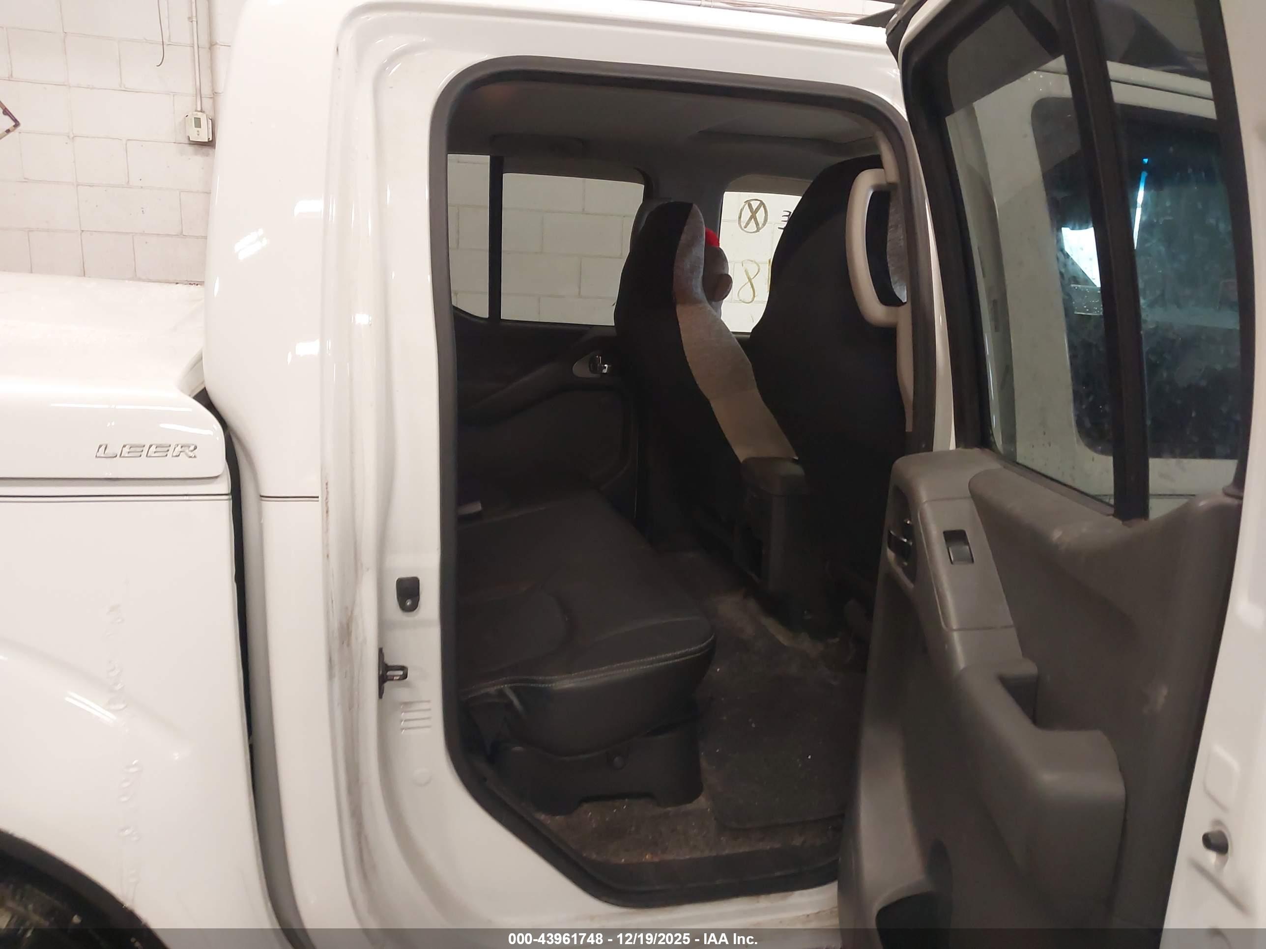 NISSAN FRONTIER image 8