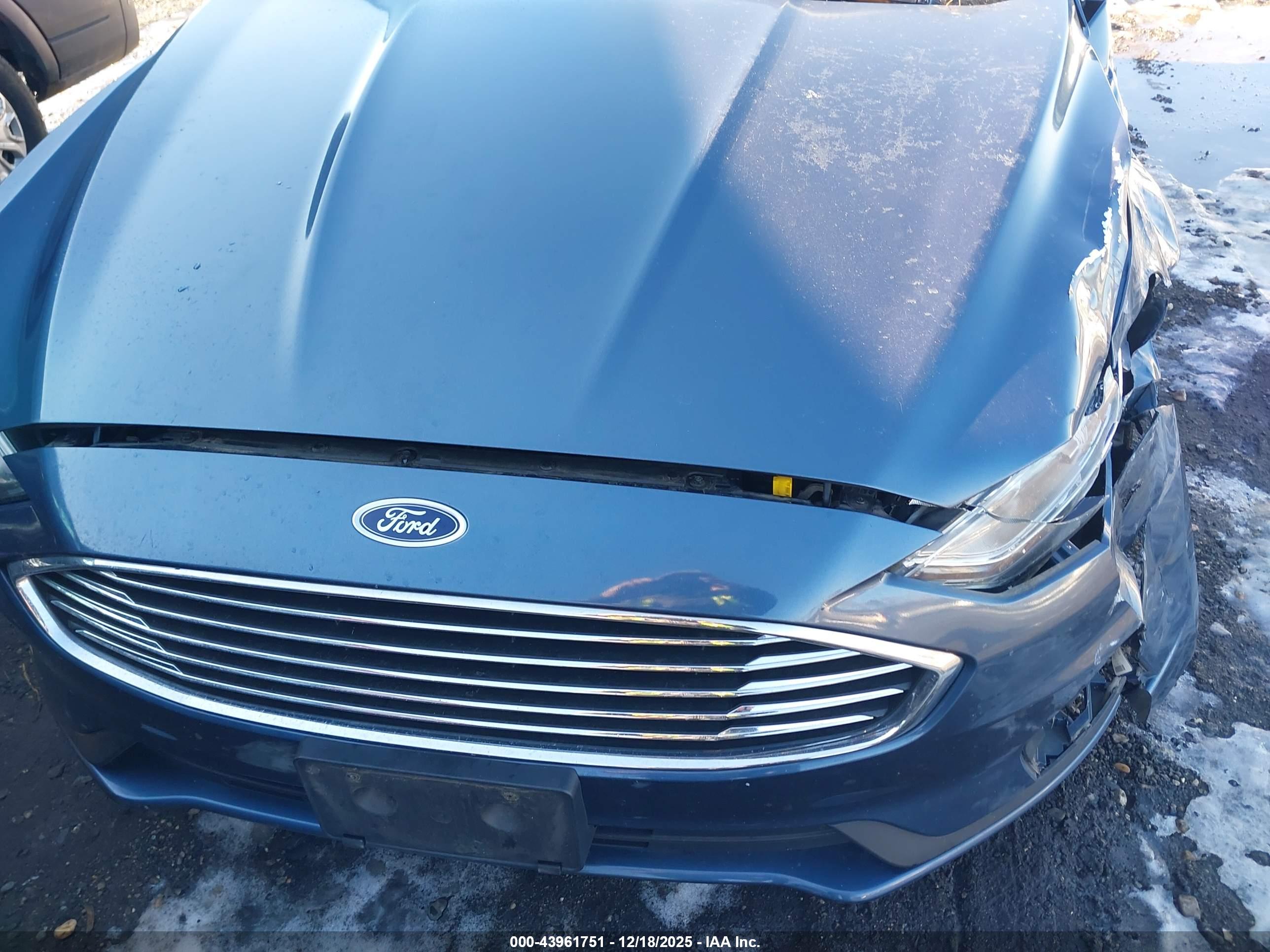 FORD FUSION image 10