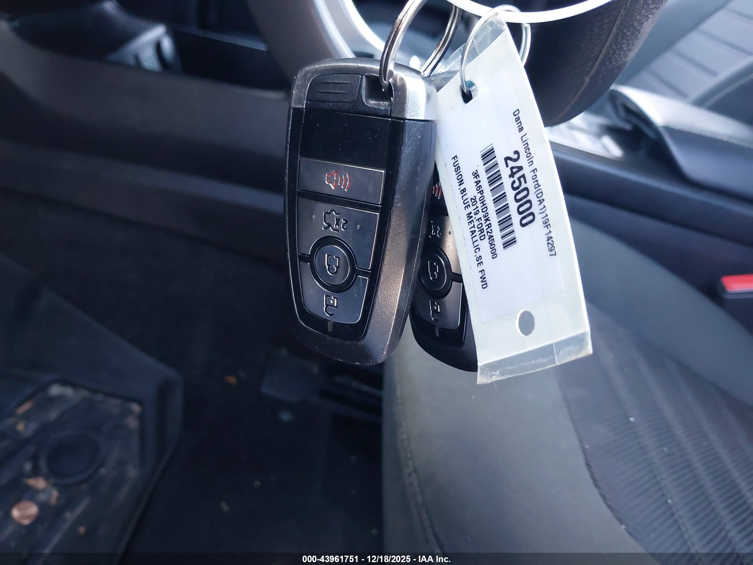 FORD FUSION image 11