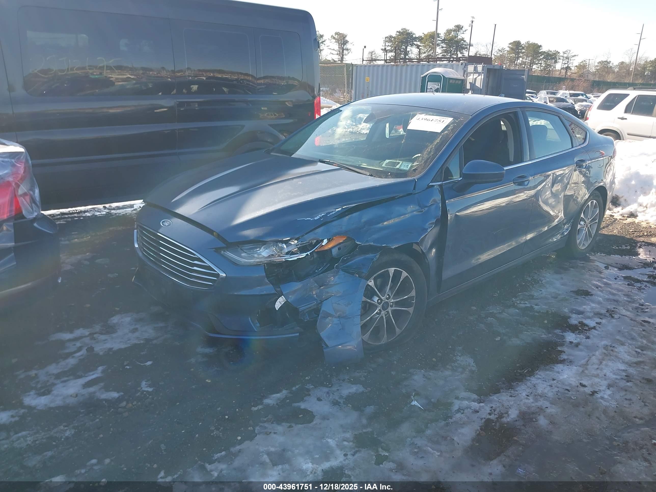 FORD FUSION image 2
