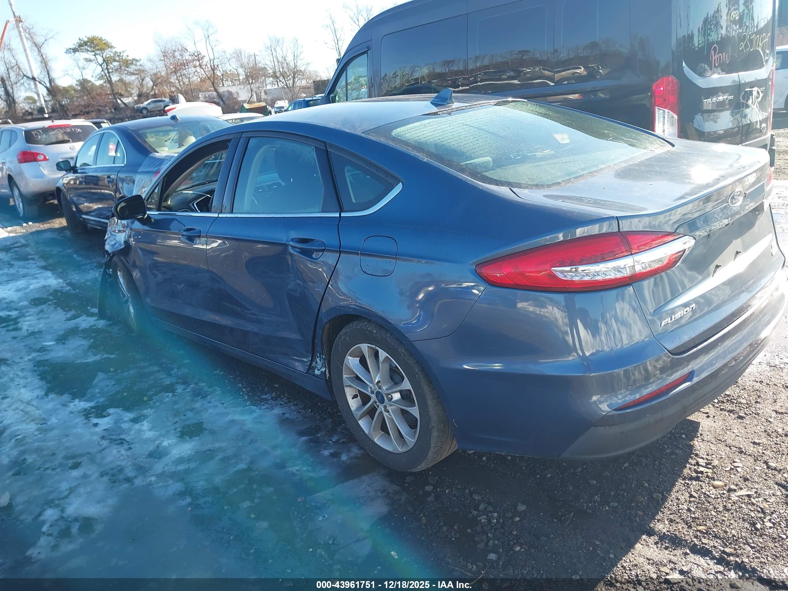 FORD FUSION image 3