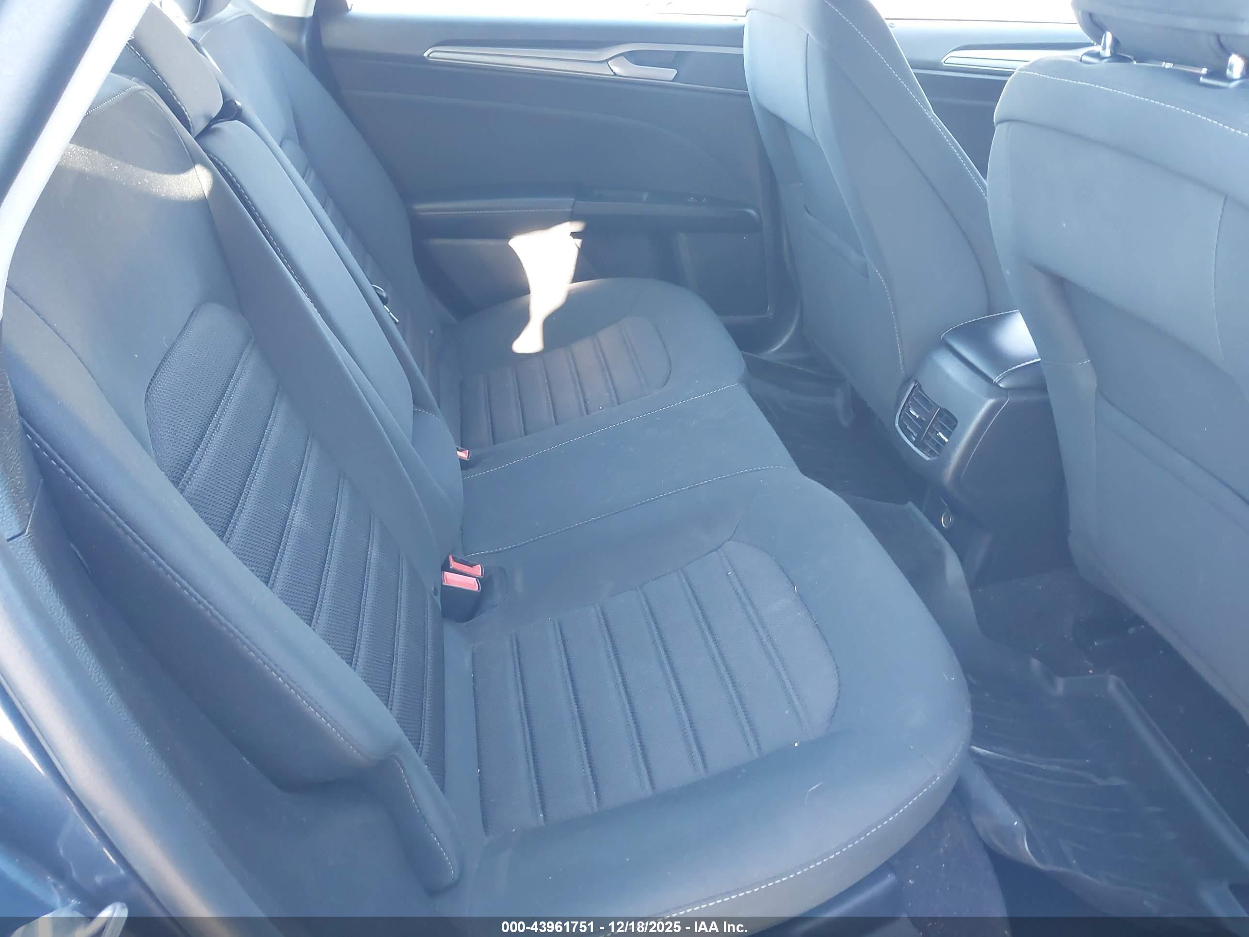 FORD FUSION image 8