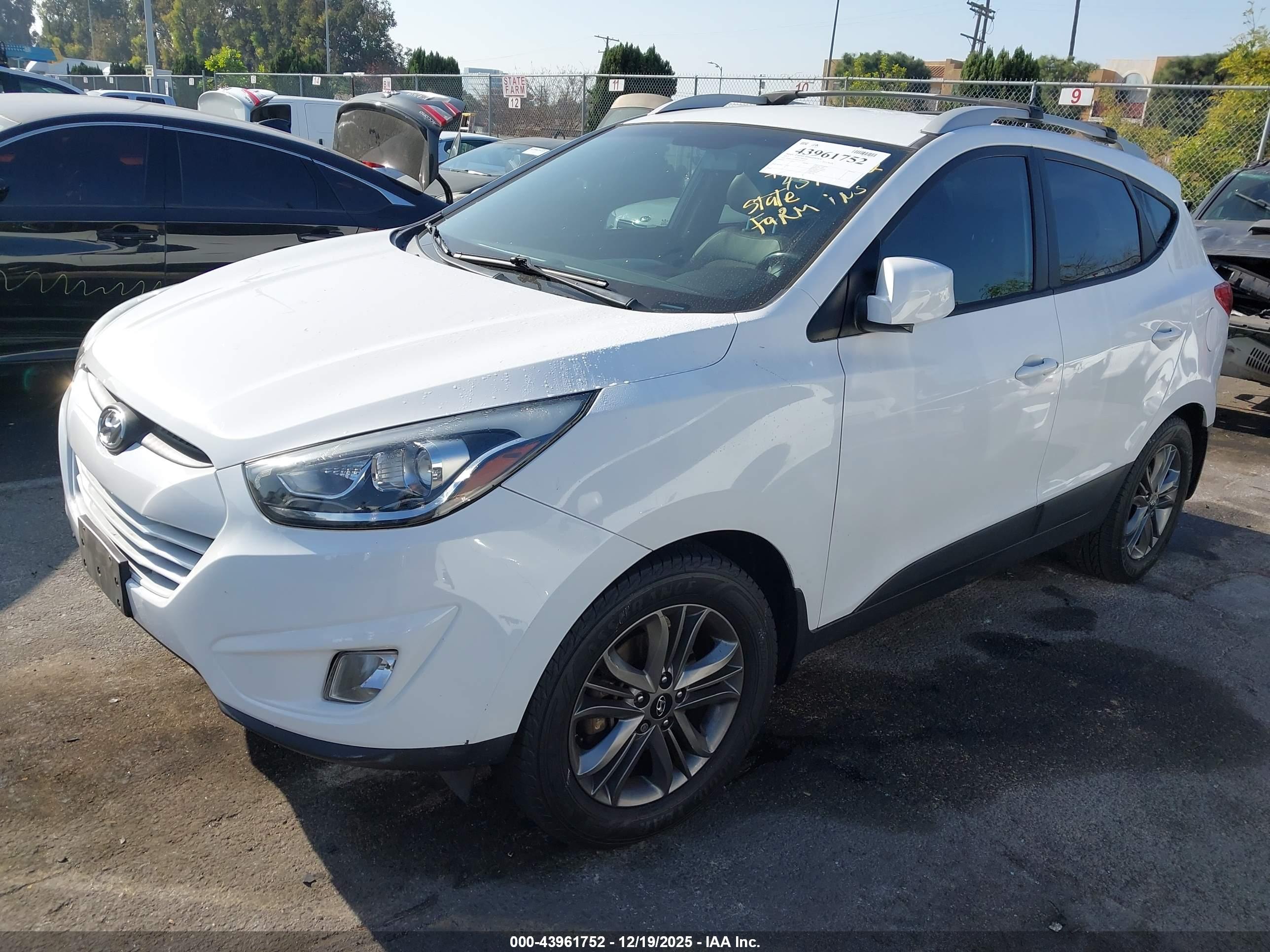 HYUNDAI TUCSON image 2