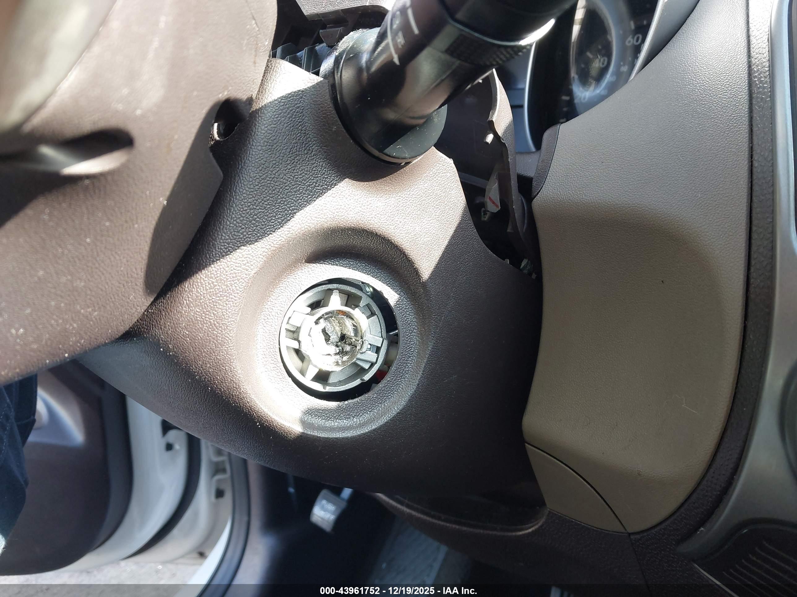 HYUNDAI TUCSON image 6