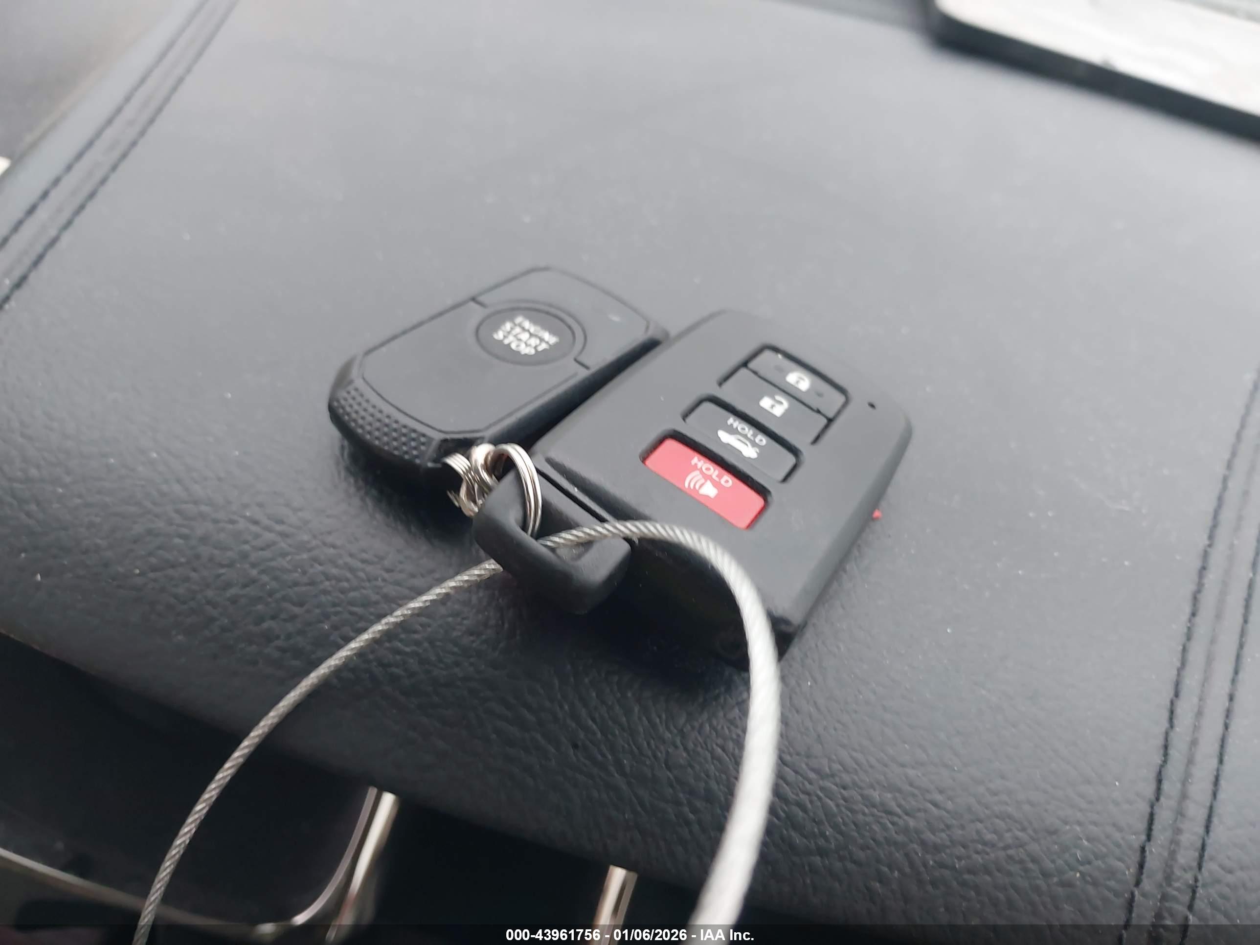 TOYOTA AVALON image 11