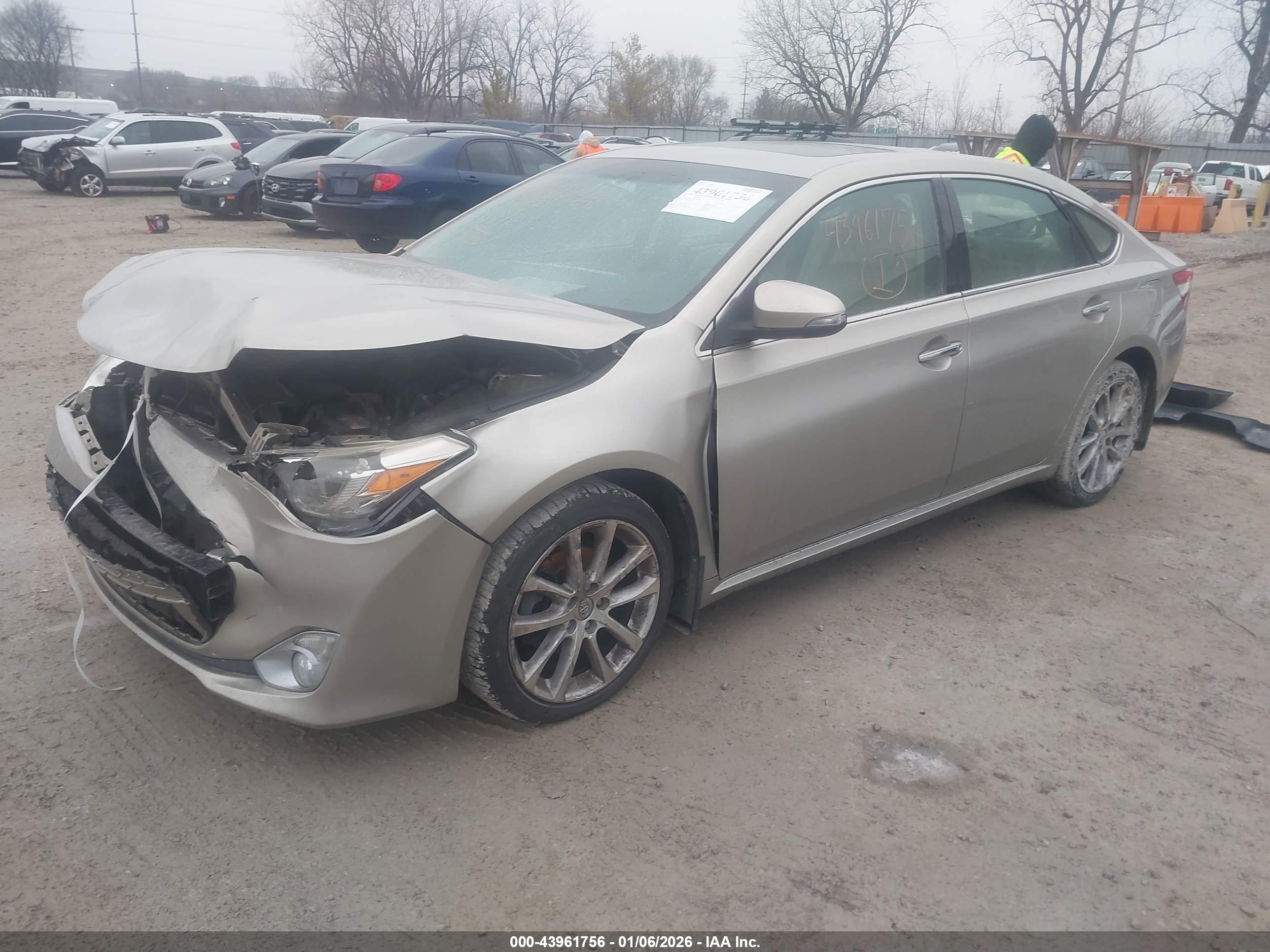 TOYOTA AVALON image 2