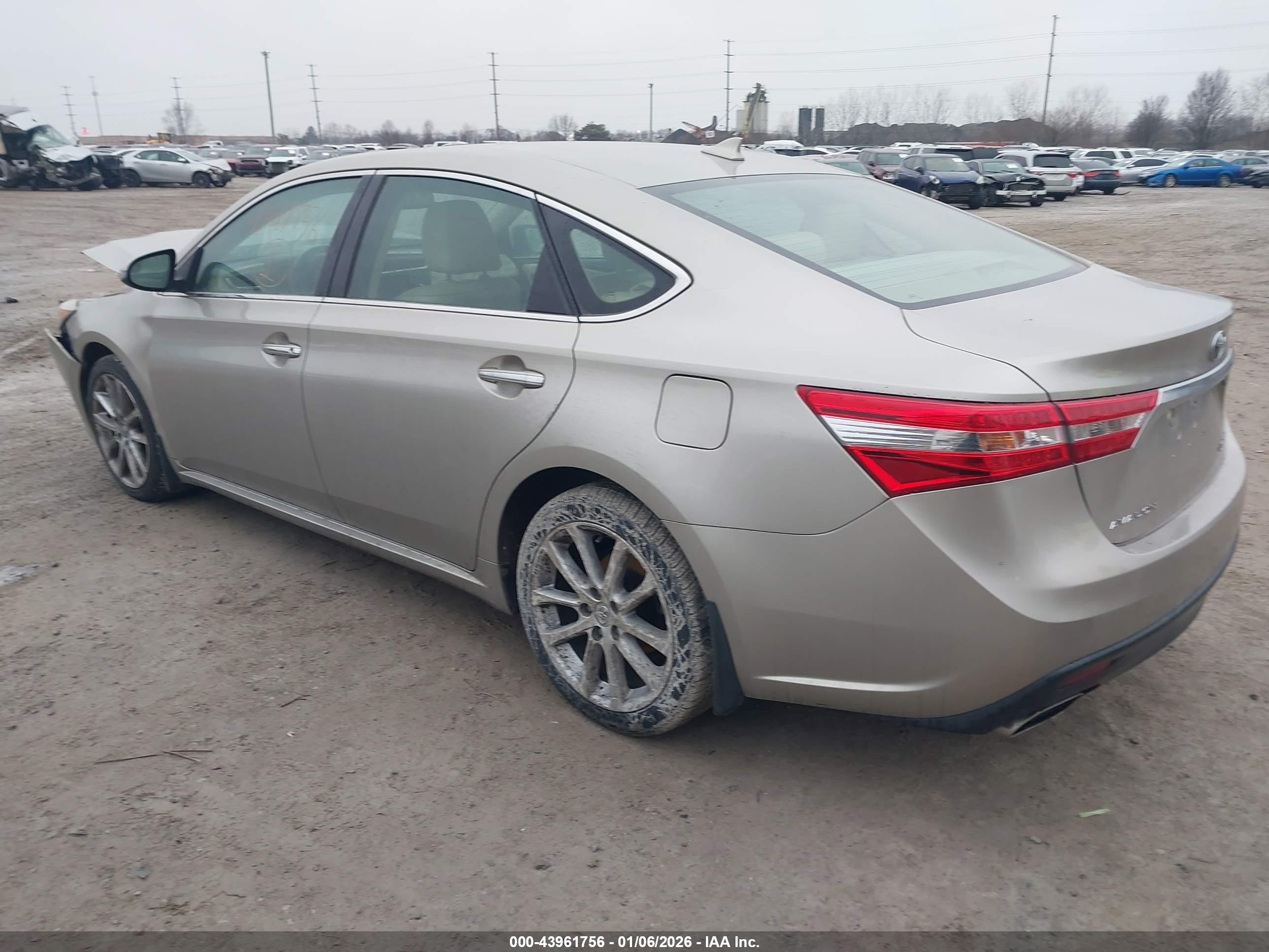 TOYOTA AVALON image 3