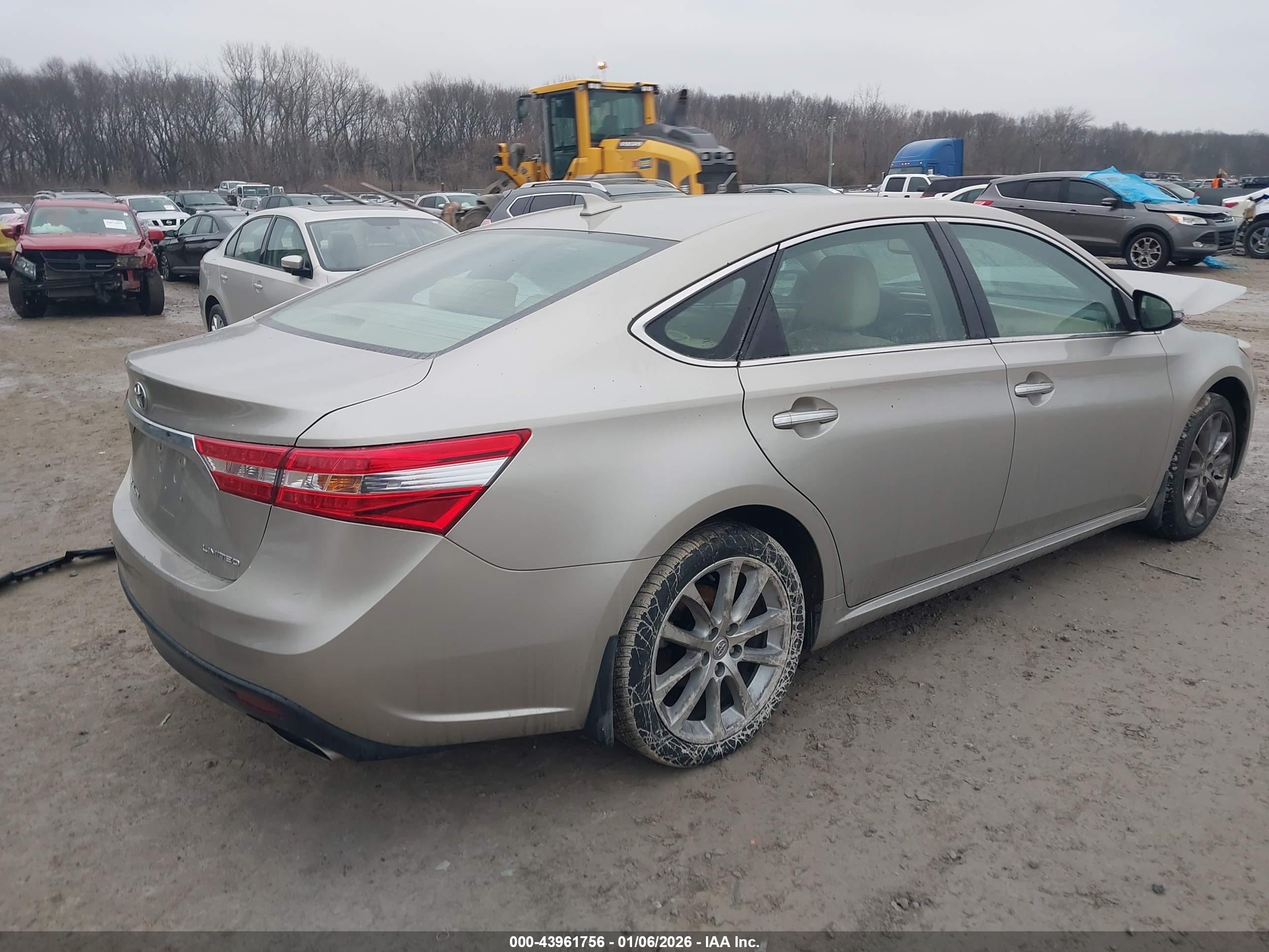 TOYOTA AVALON image 4