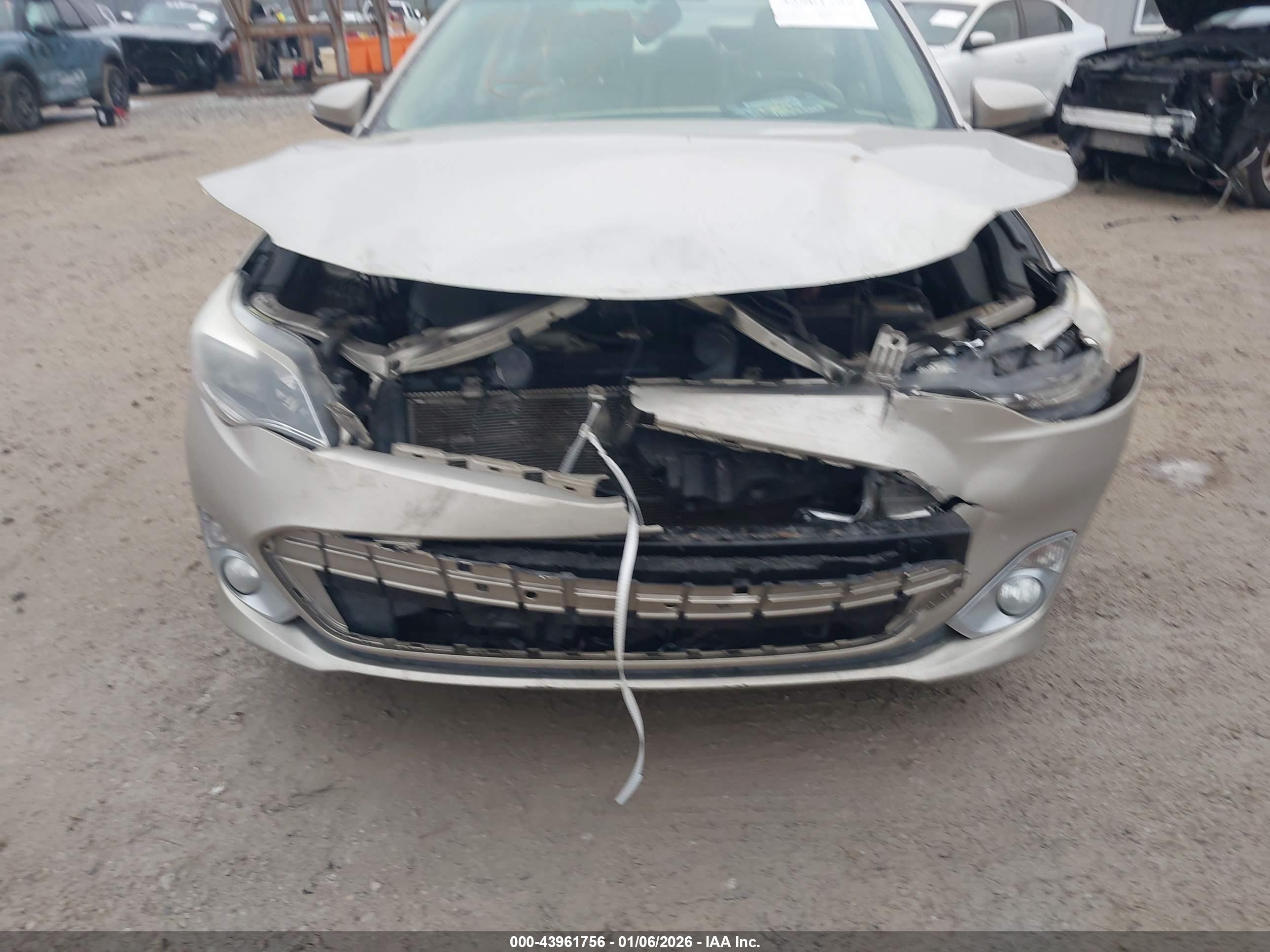 TOYOTA AVALON image 6