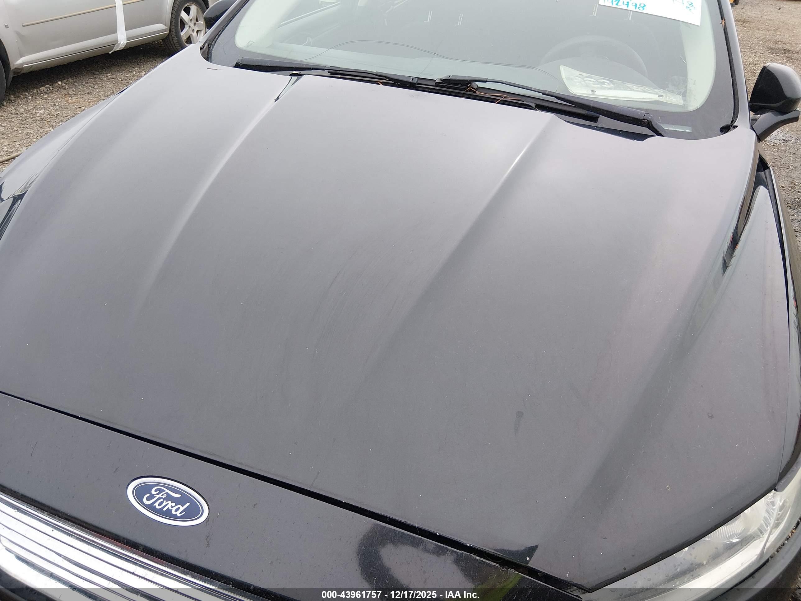 FORD FUSION image 10