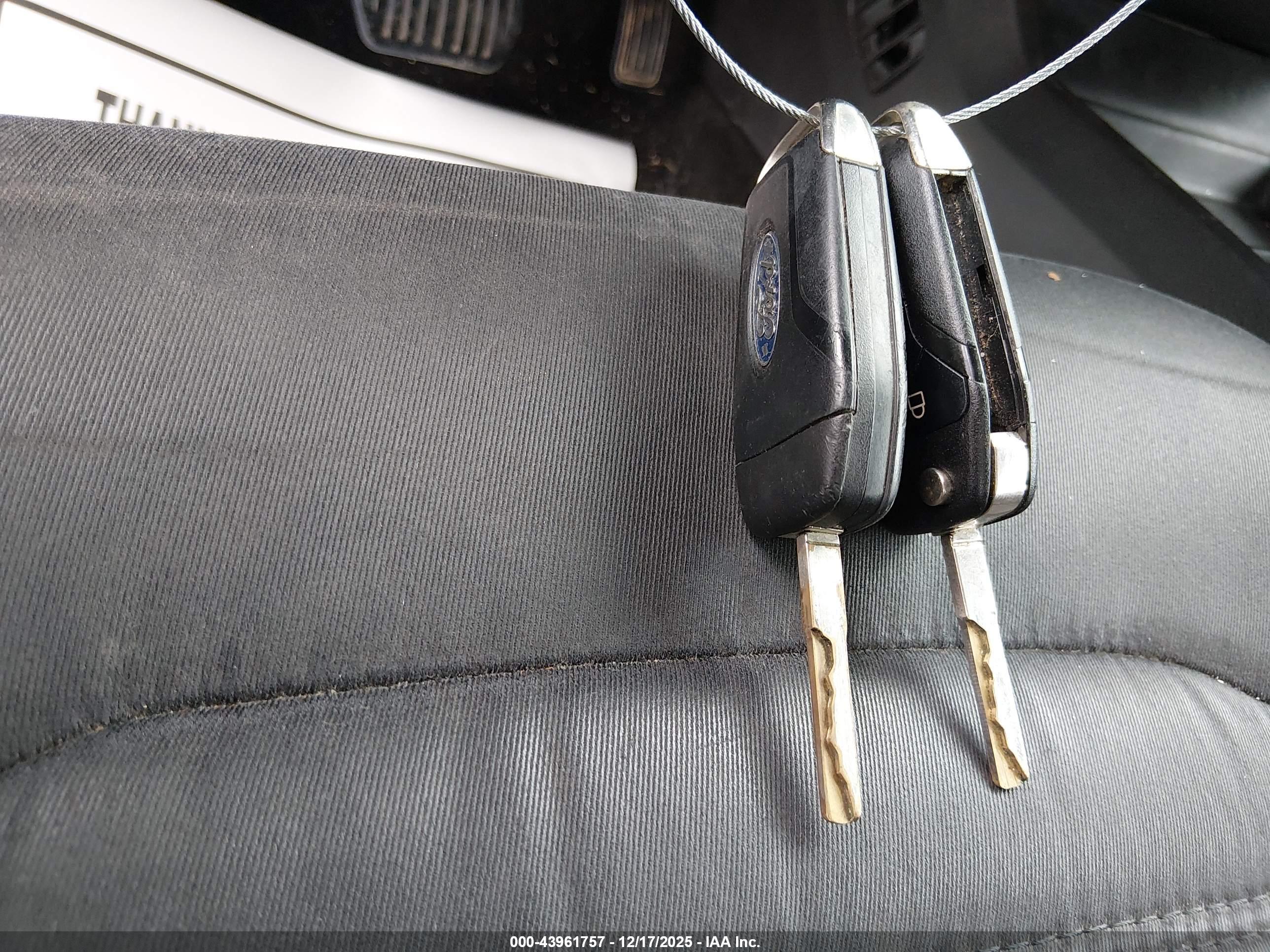 FORD FUSION image 11