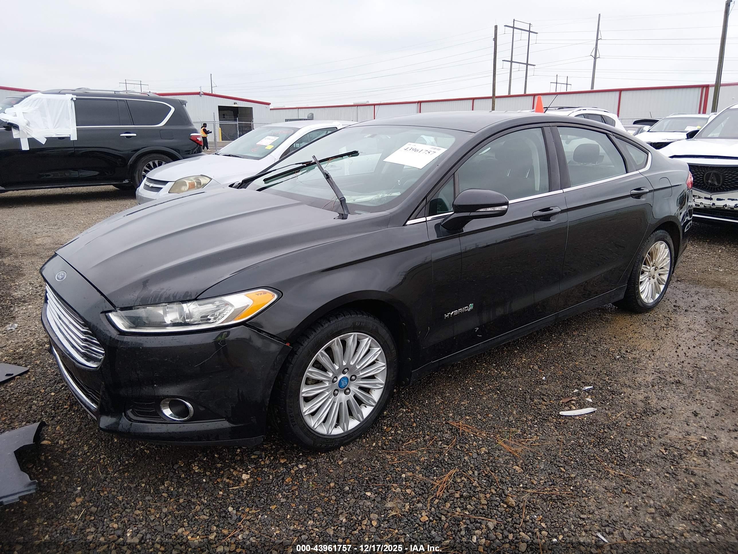 FORD FUSION image 2
