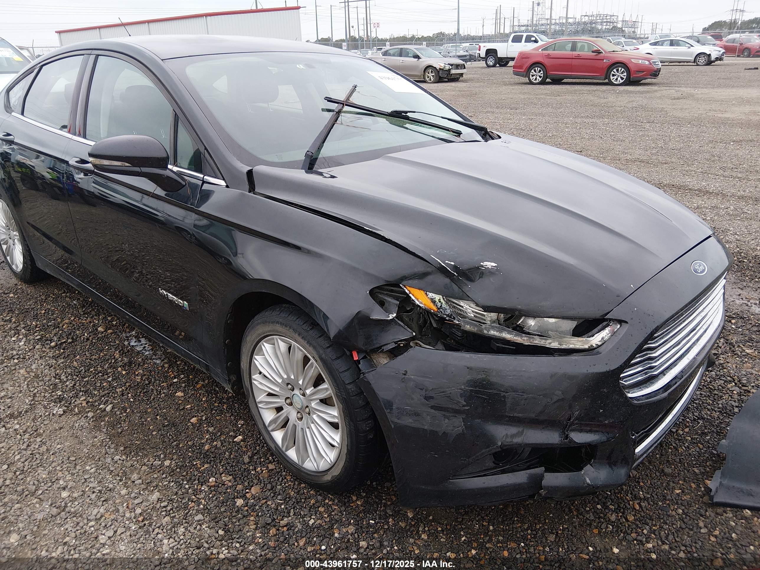 FORD FUSION image 6