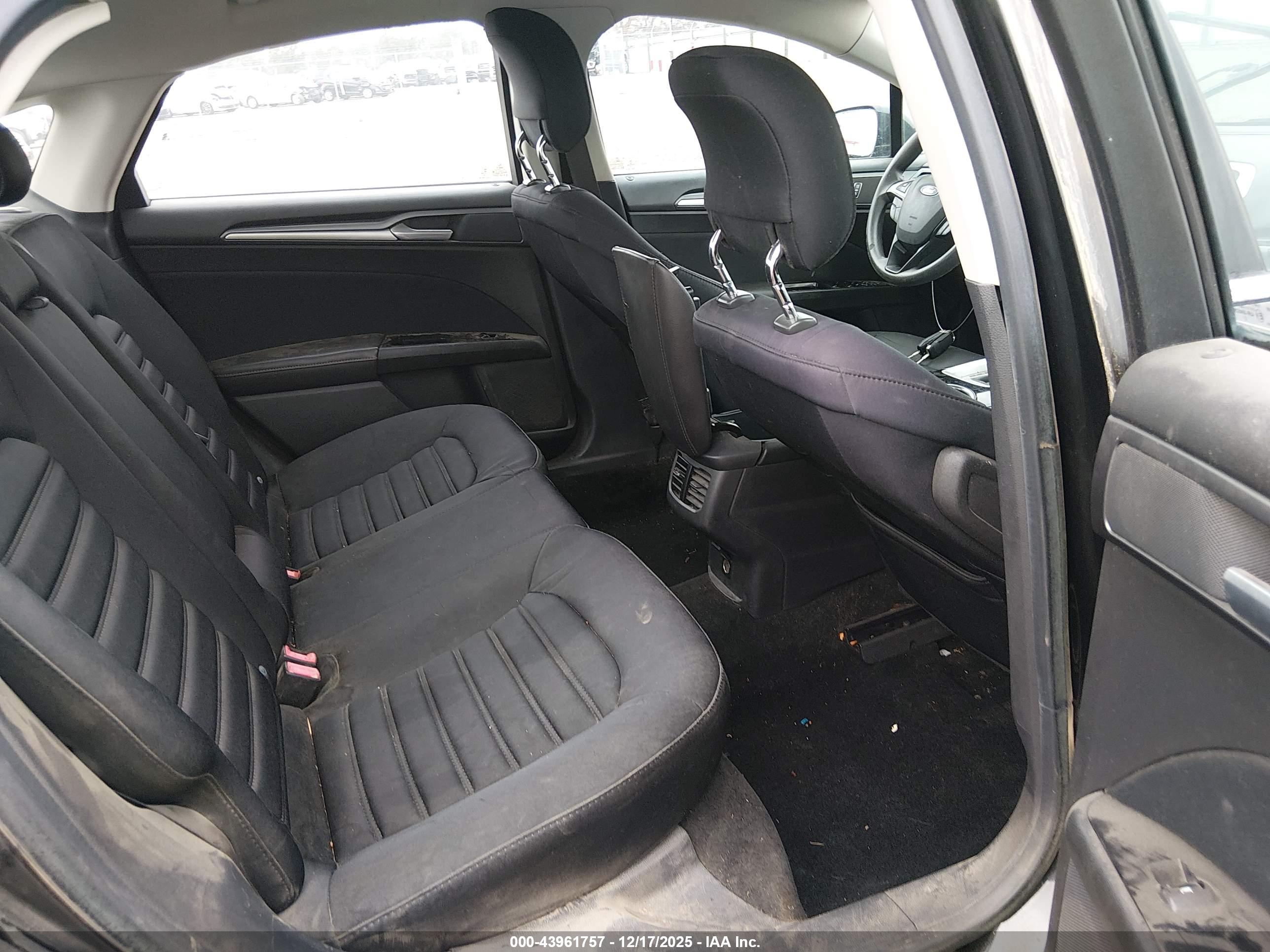 FORD FUSION image 8