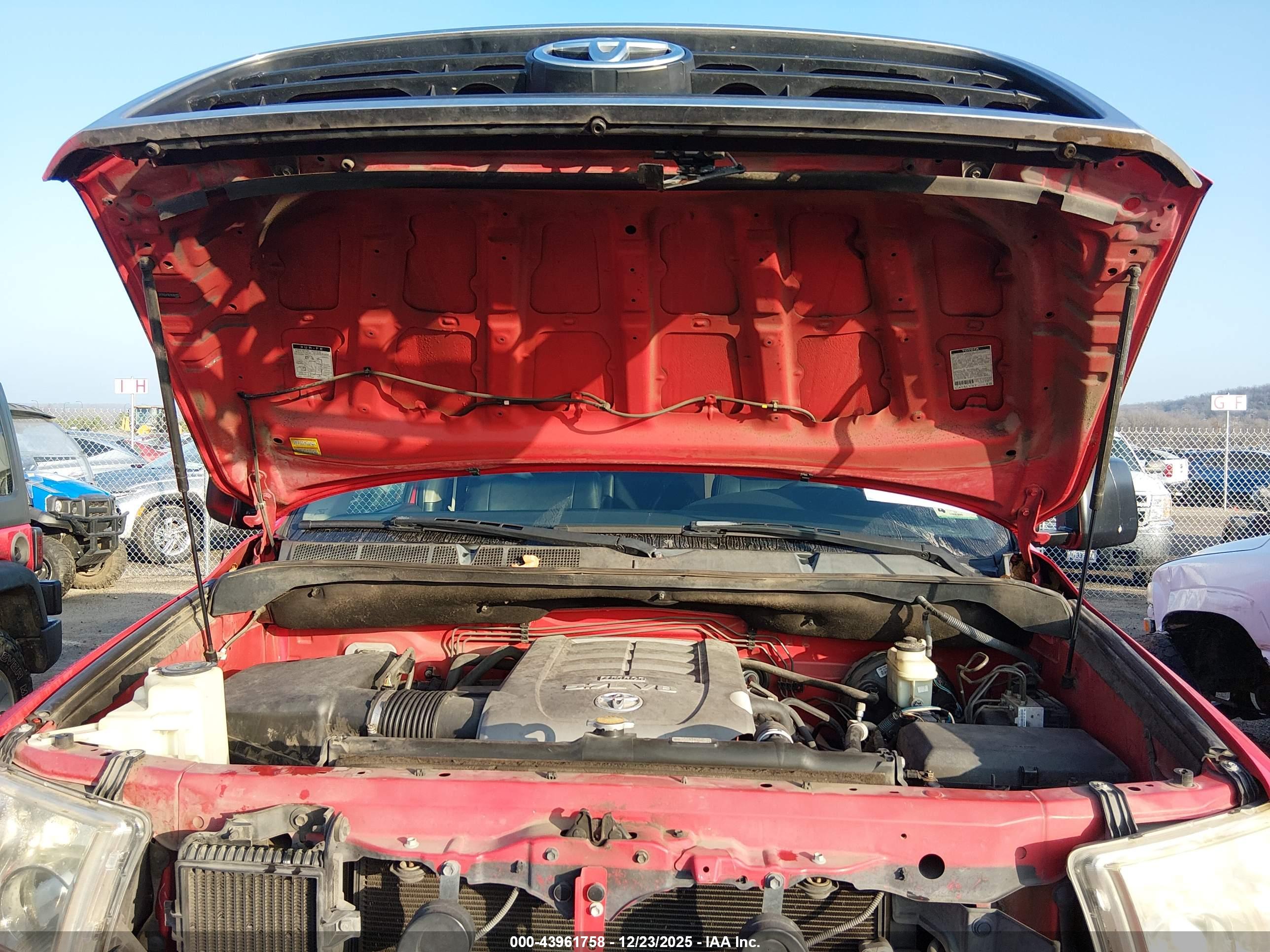 TOYOTA TUNDRA image 10