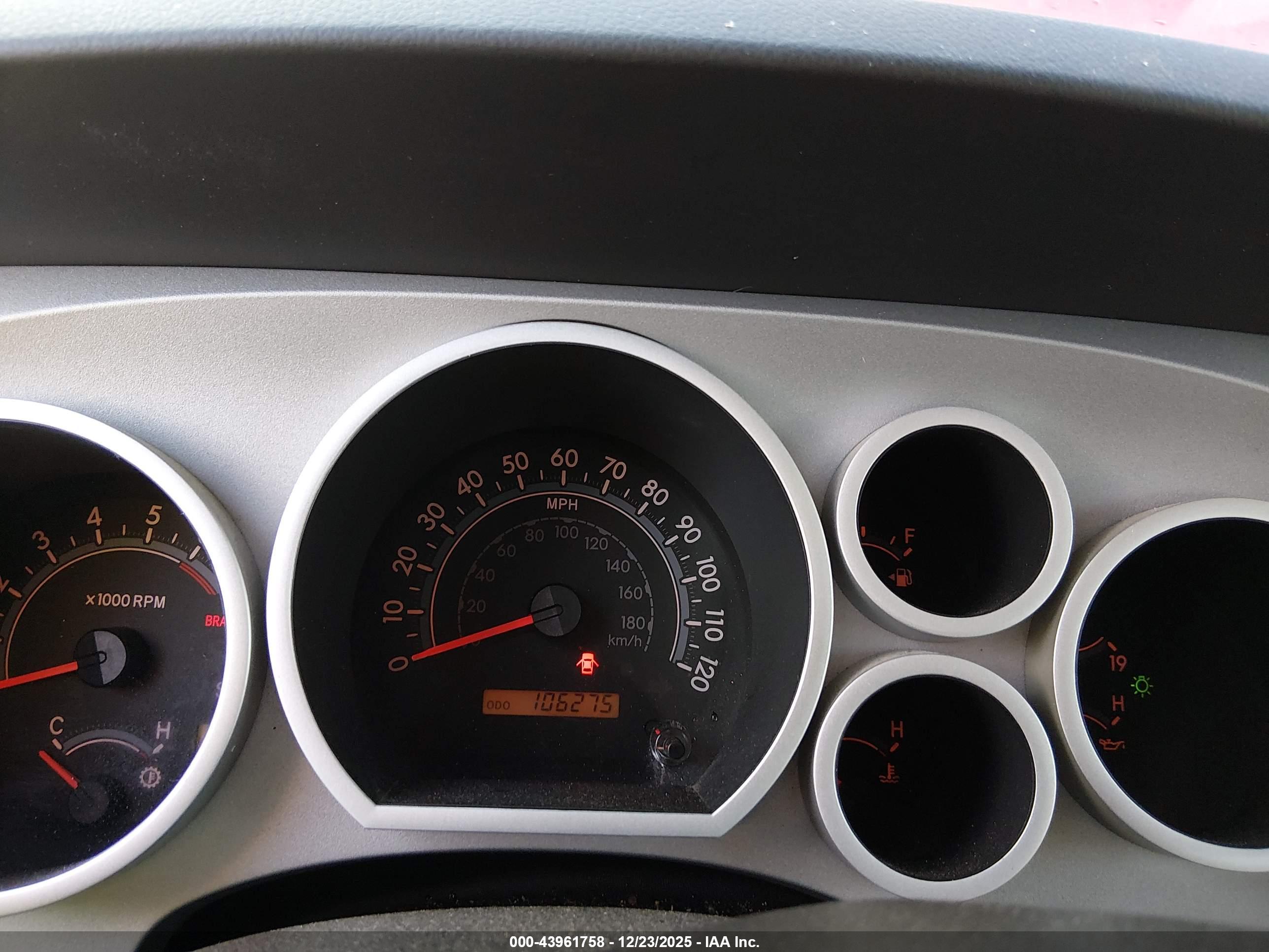 TOYOTA TUNDRA image 7