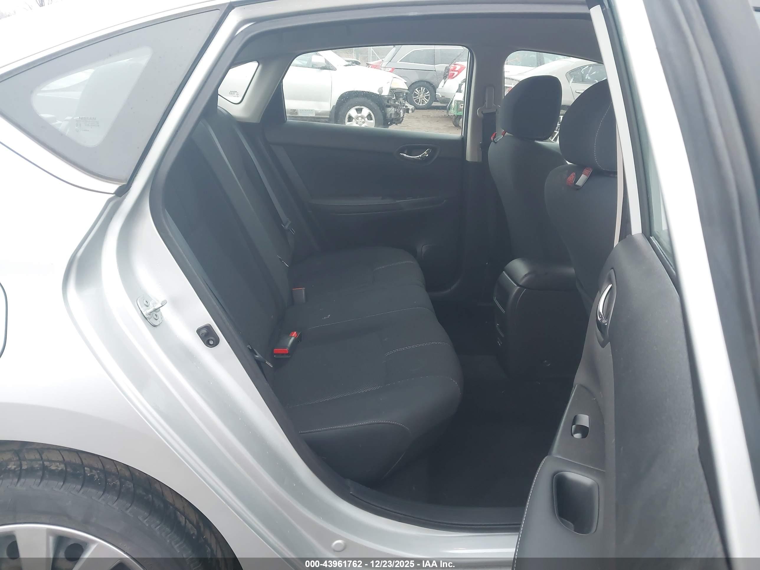 NISSAN SENTRA image 8