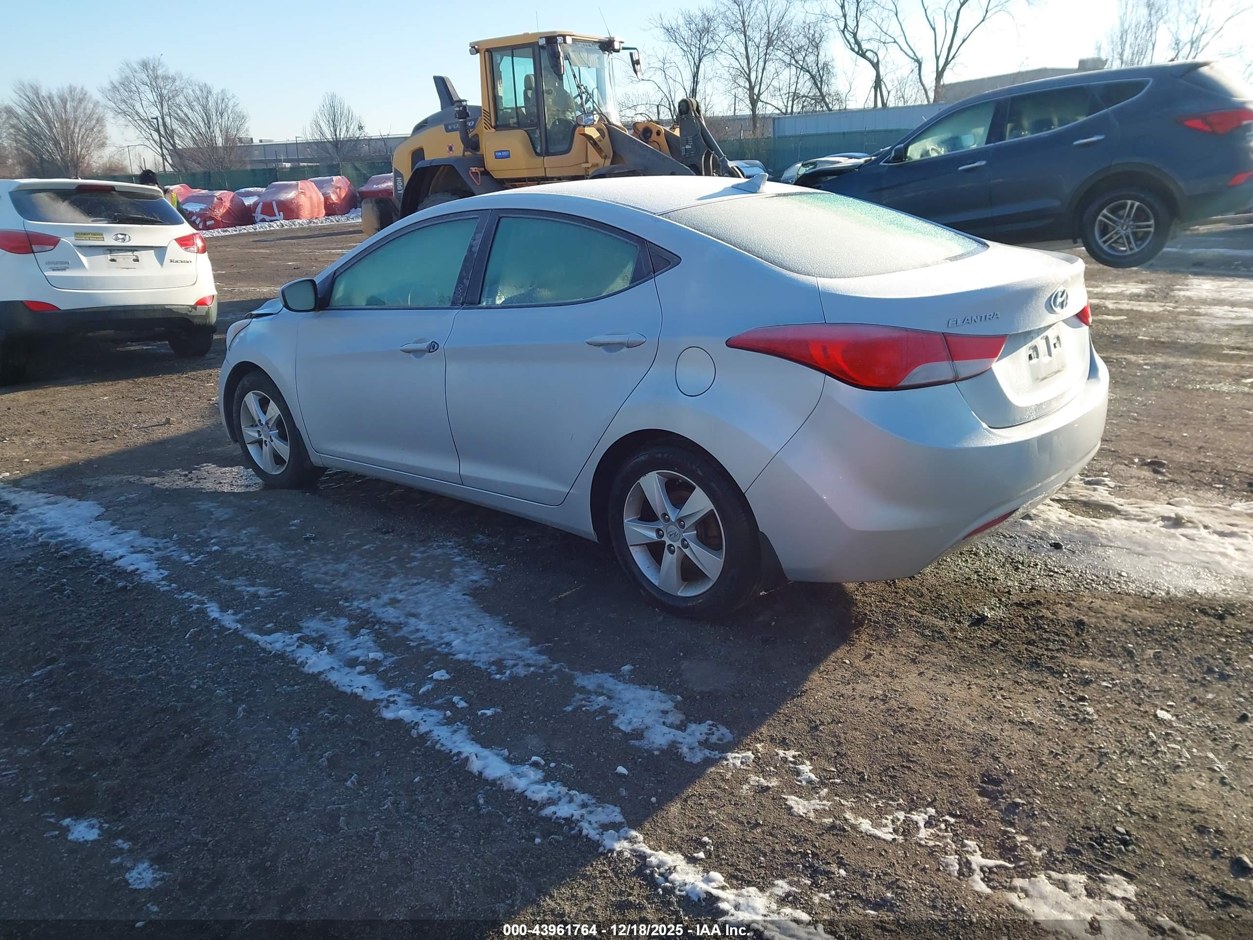 HYUNDAI ELANTRA image 3