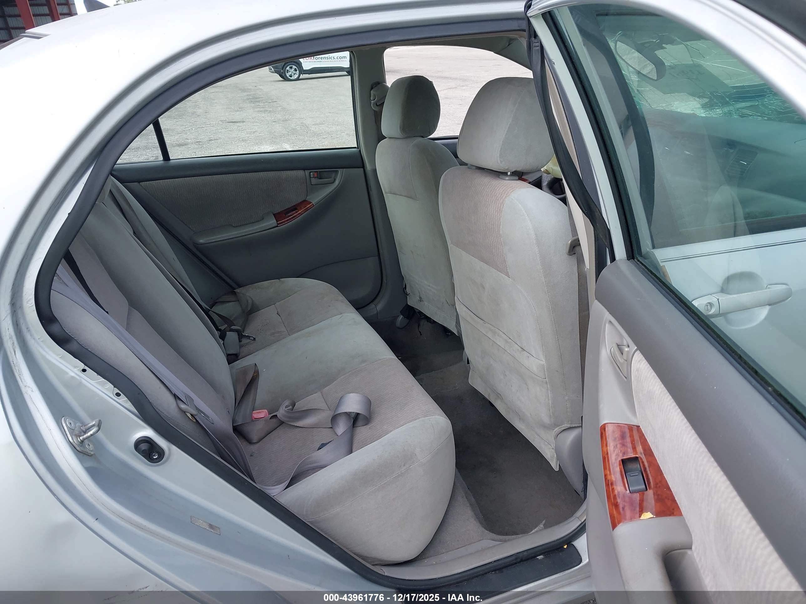 TOYOTA COROLLA image 8