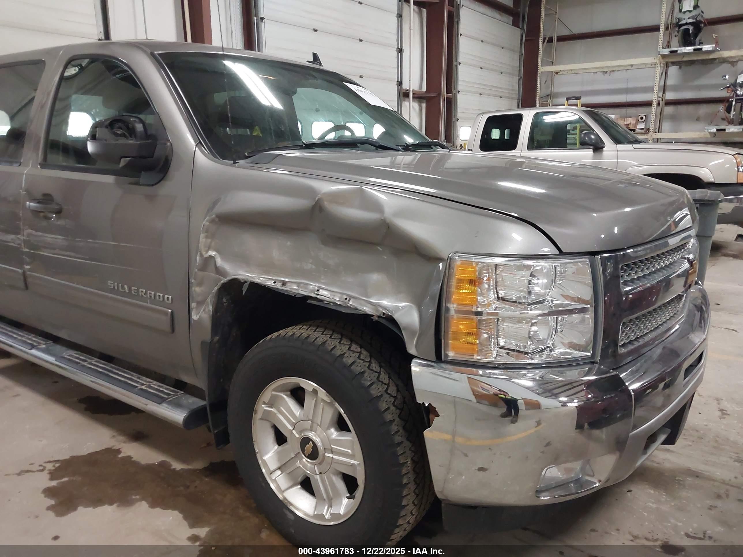 CHEVROLET SILVERADO image 6