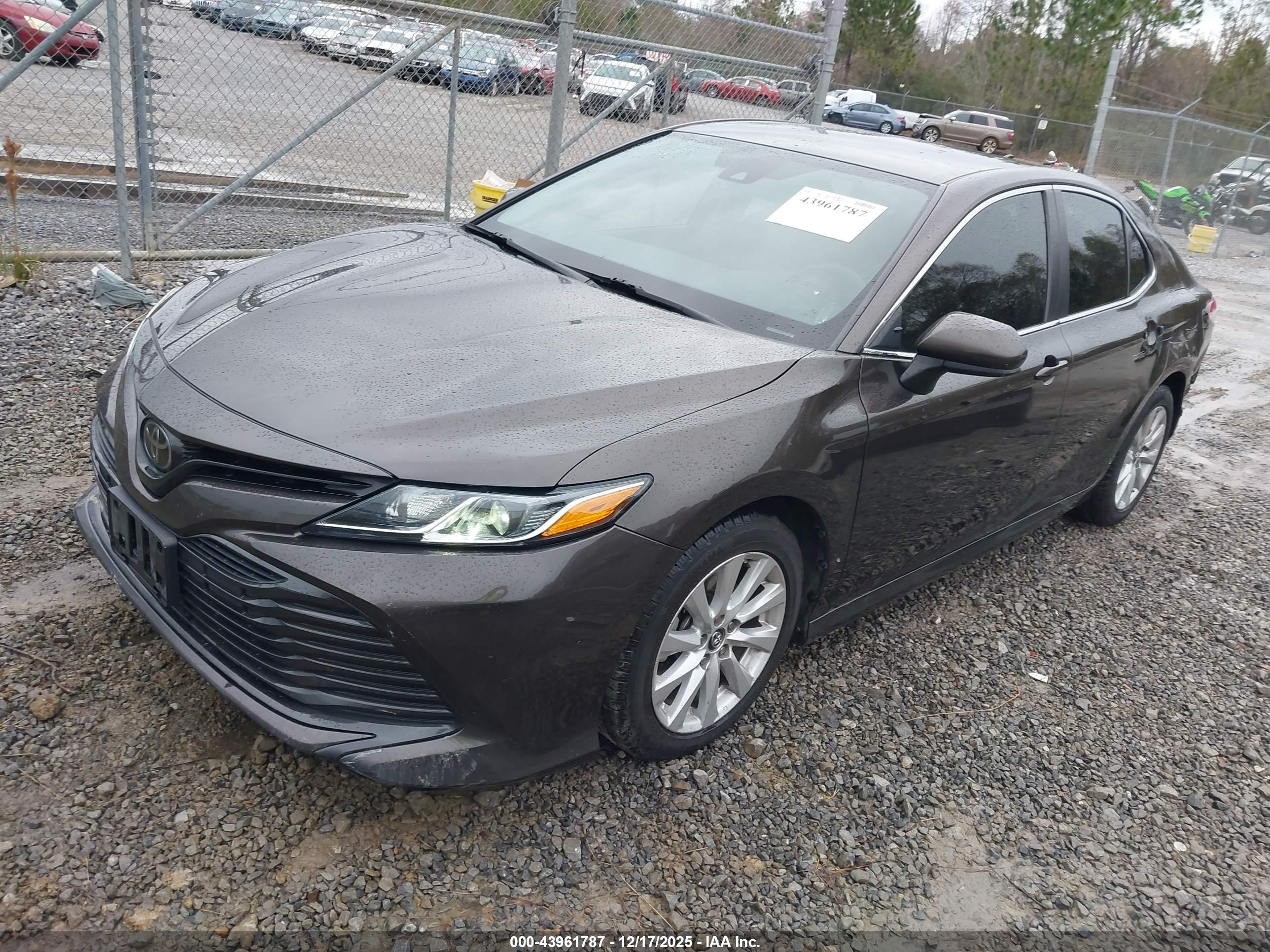 TOYOTA CAMRY image 2