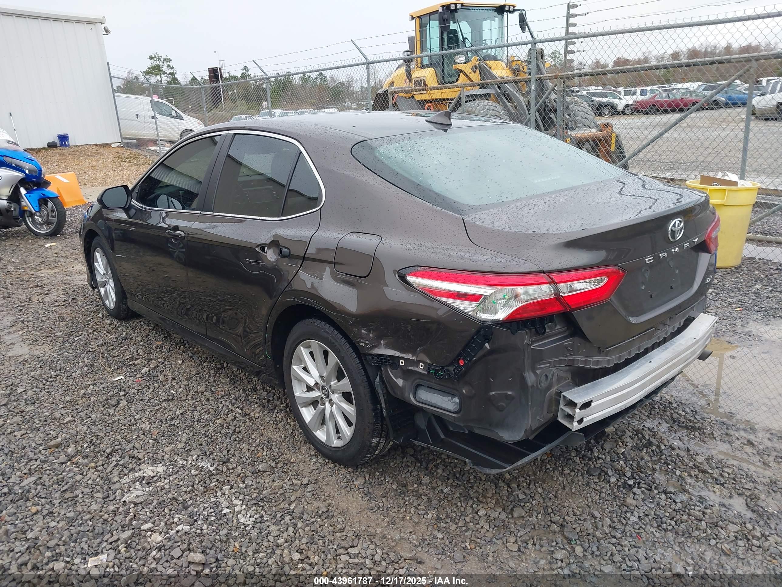 TOYOTA CAMRY image 3