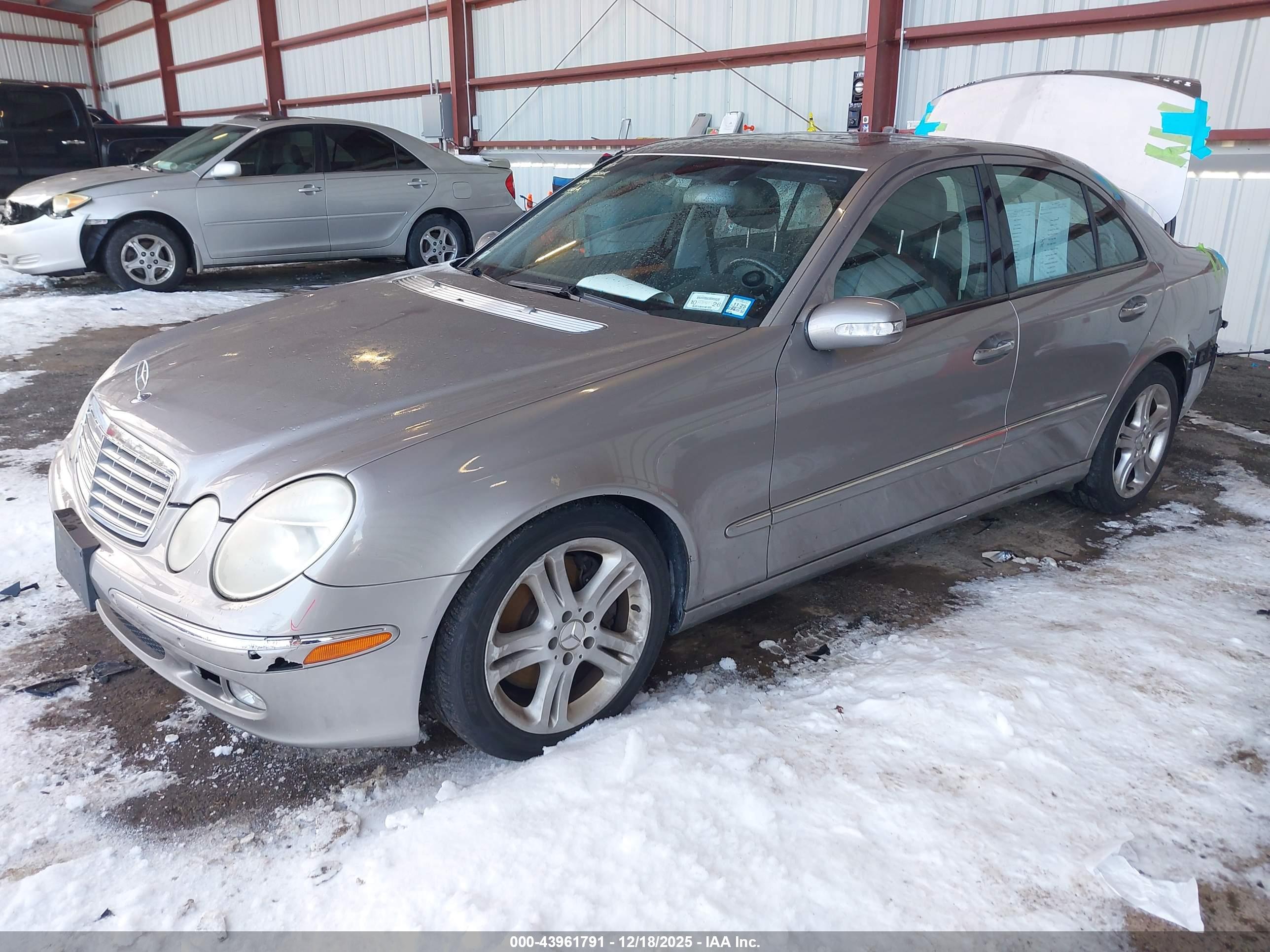 MERCEDES-BENZ E image 2