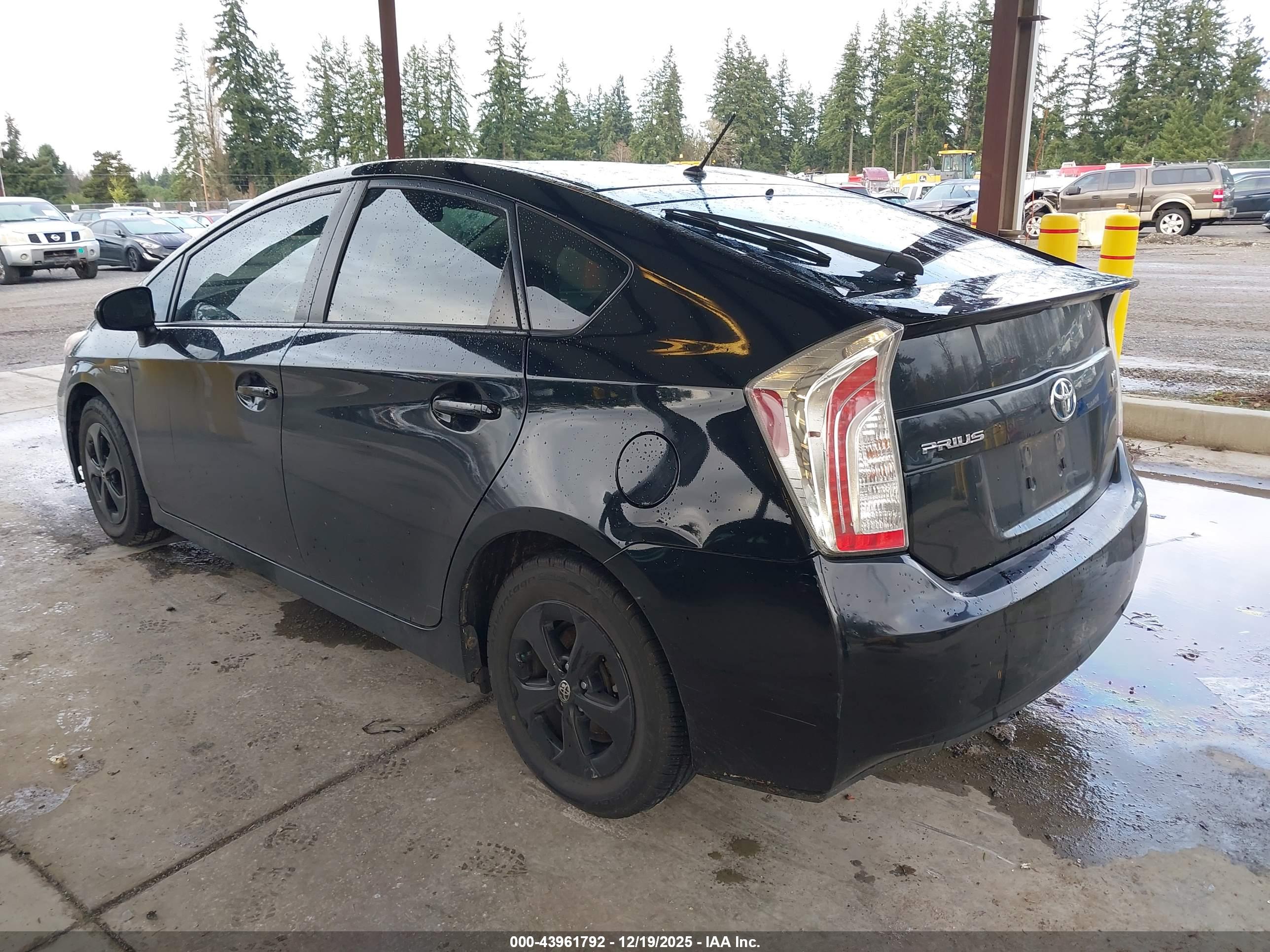 TOYOTA PRIUS image 3
