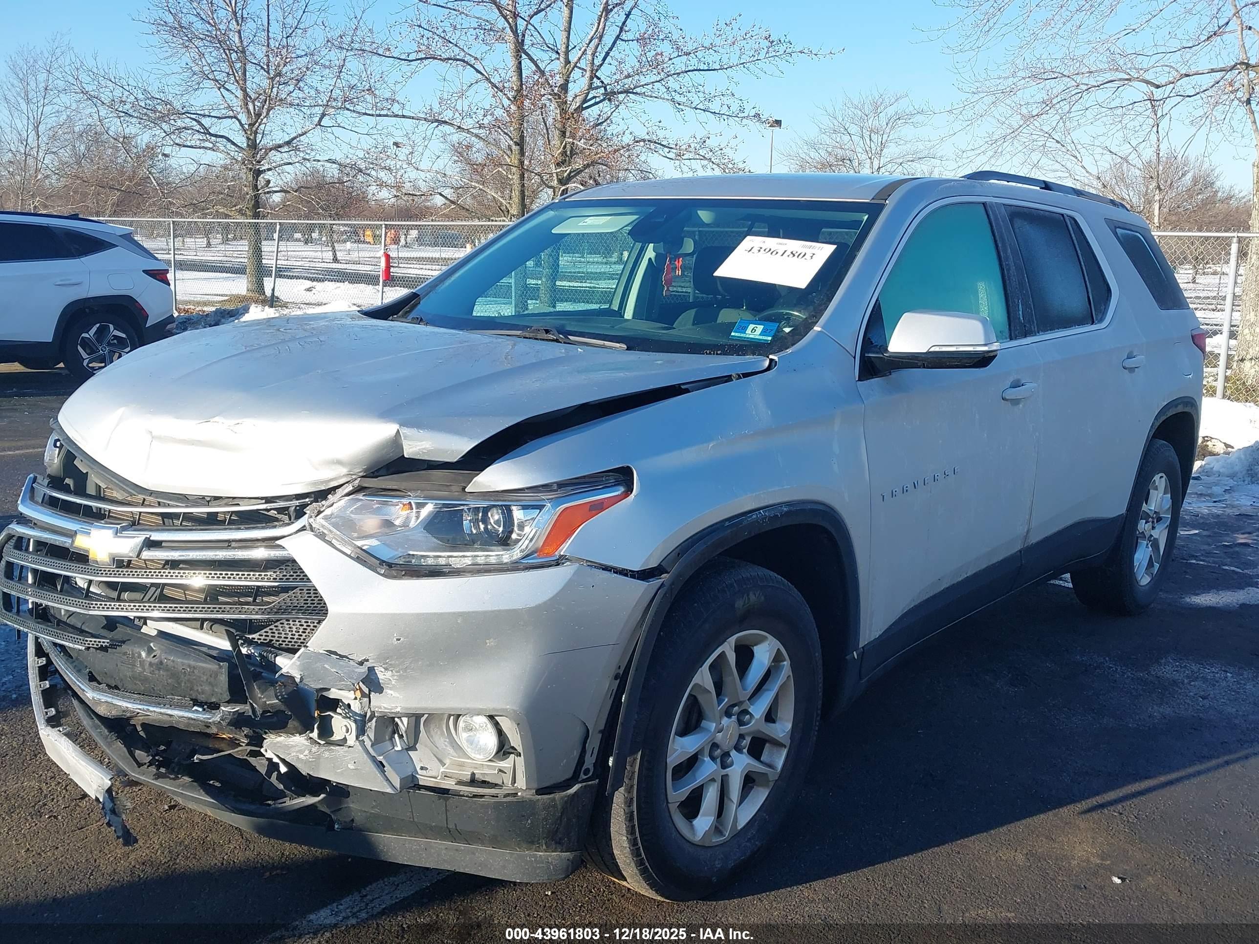 CHEVROLET TRAVERSE image 2