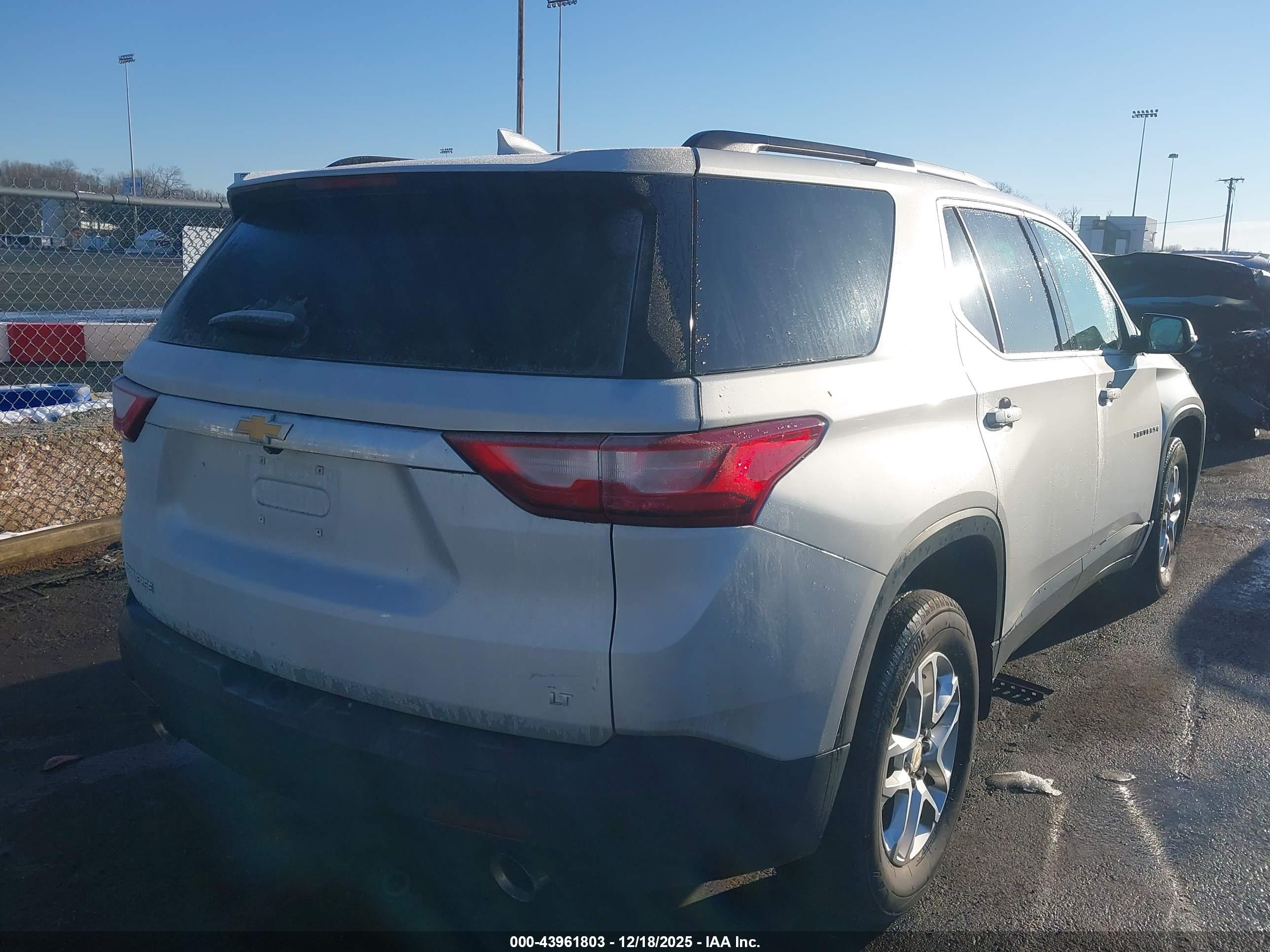 CHEVROLET TRAVERSE image 4