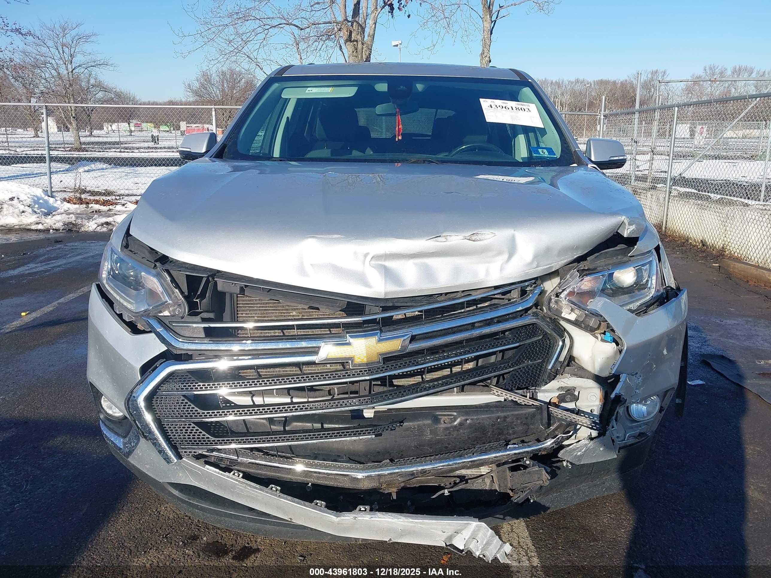 CHEVROLET TRAVERSE image 6