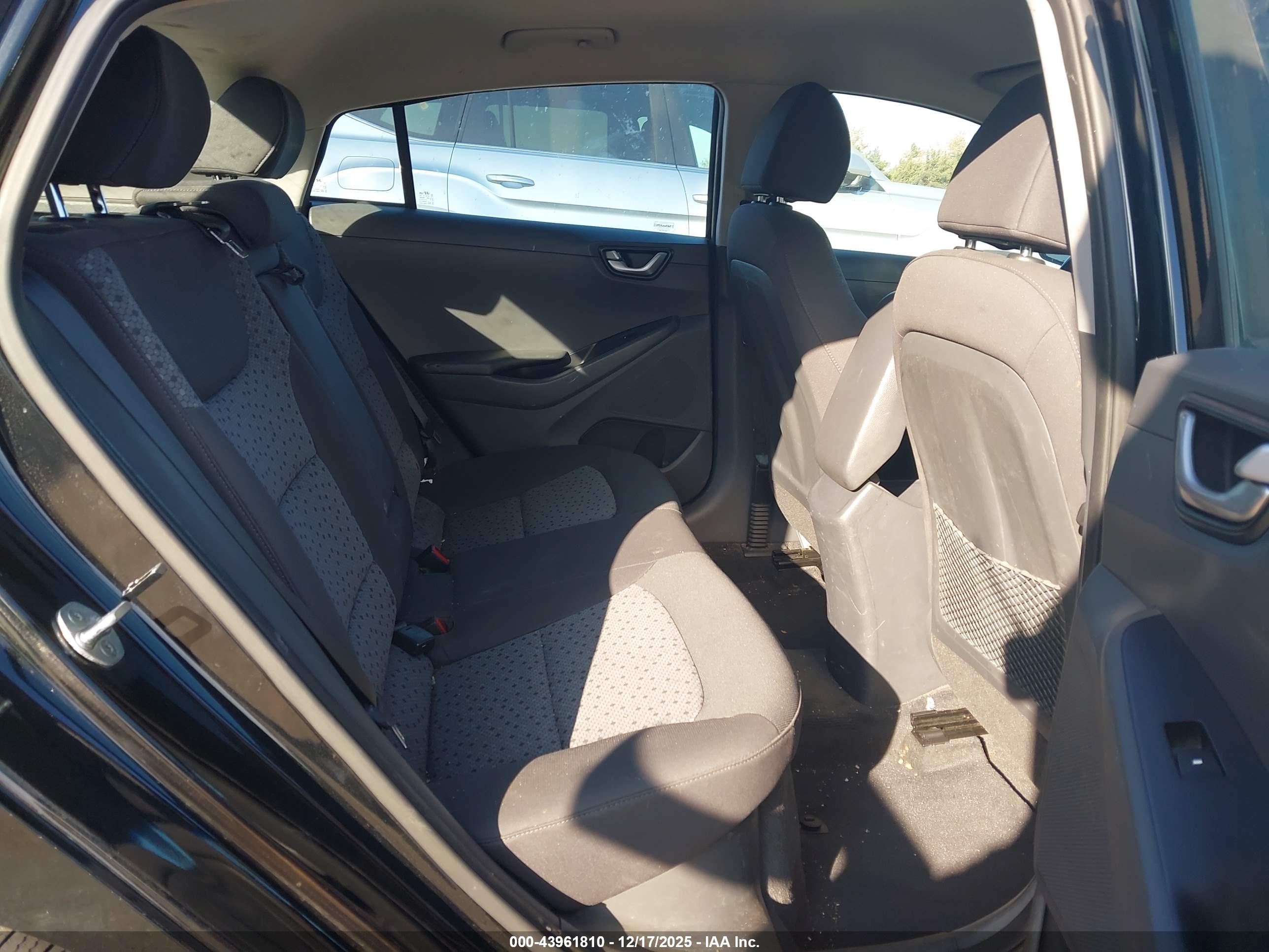 HYUNDAI IONIQ image 8