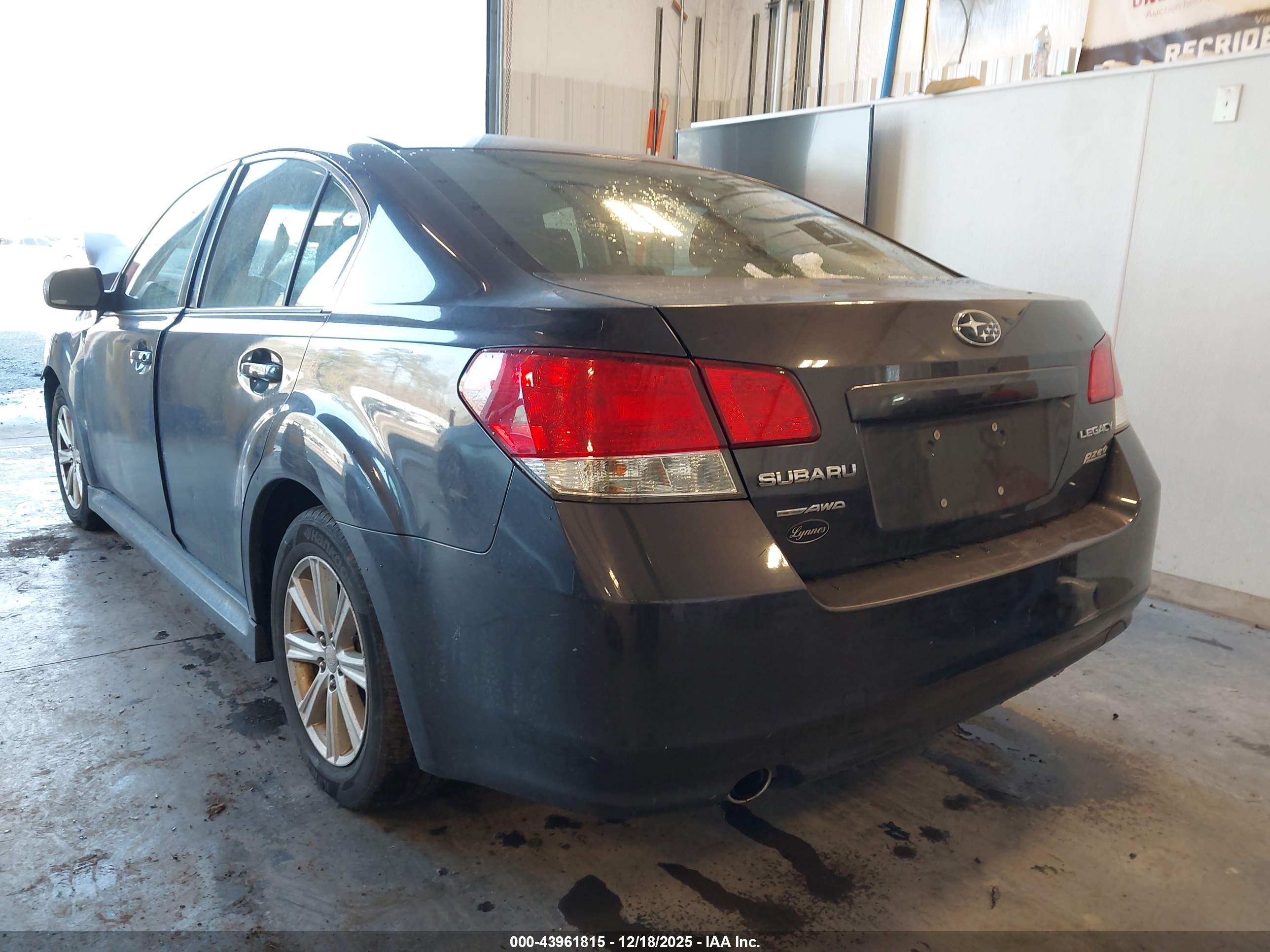 SUBARU LEGACY image 3