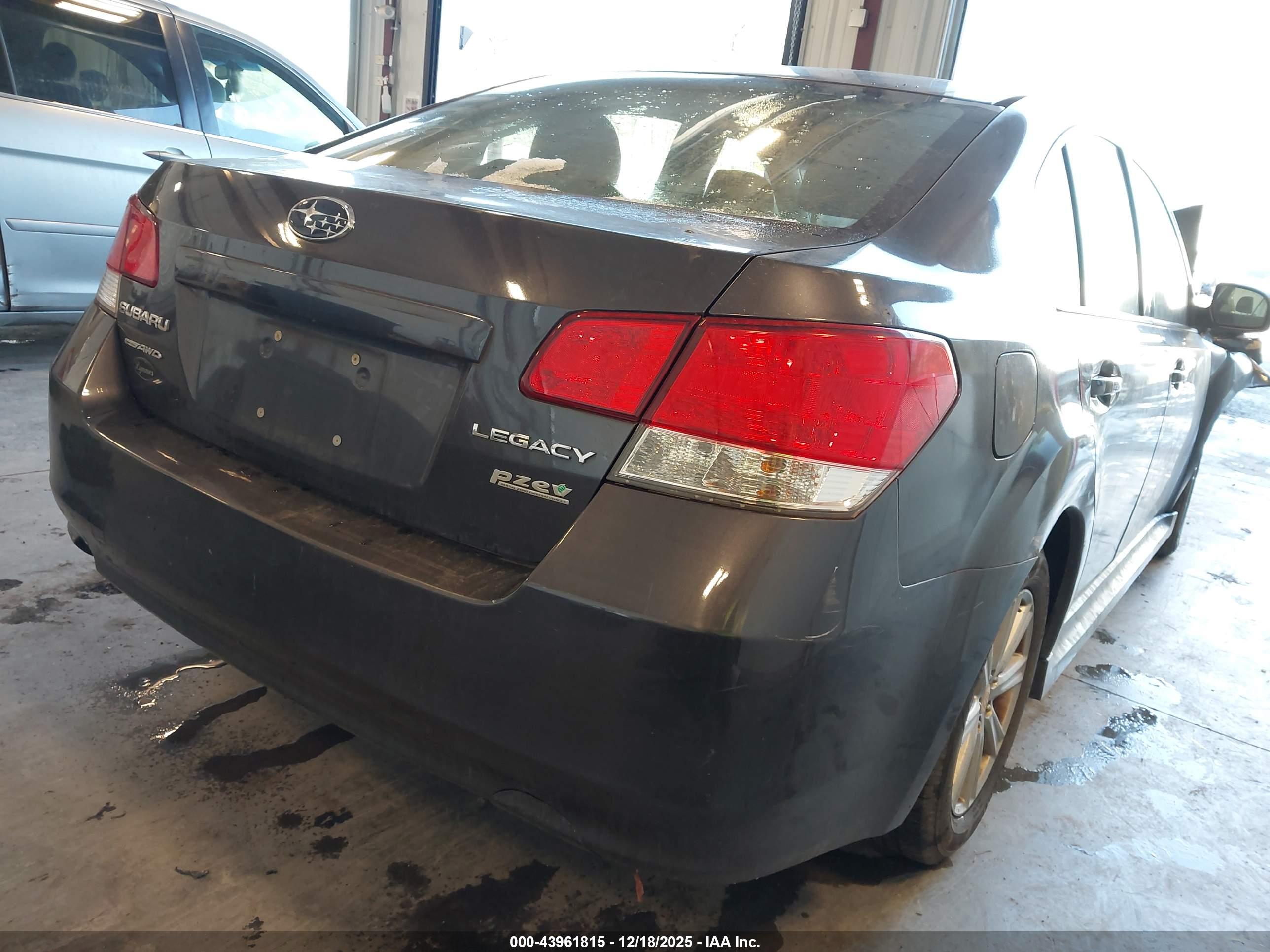 SUBARU LEGACY image 4